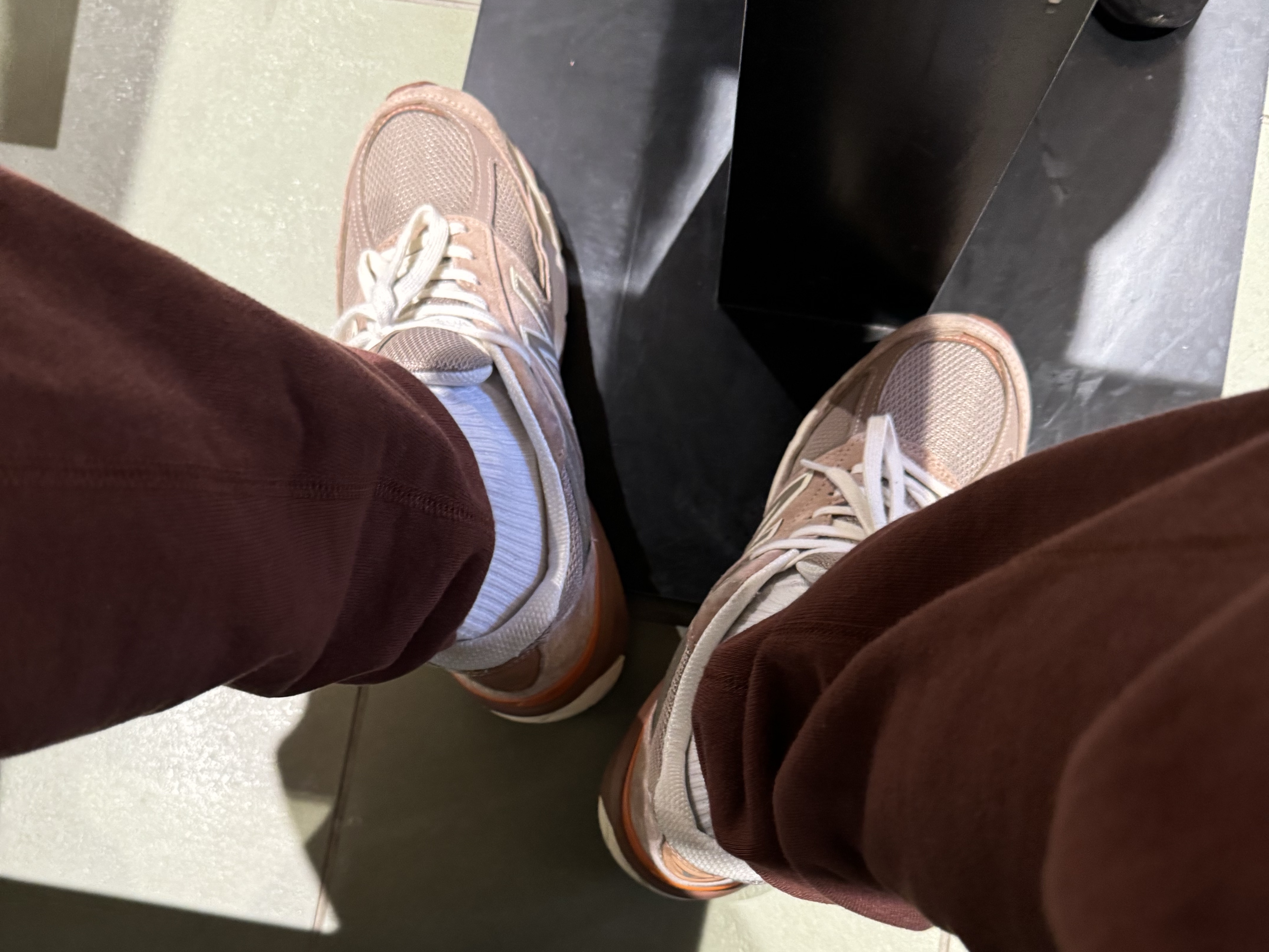 New Balance x Slow Steady Club 990v5 Made in USA Brown 착용 스타일