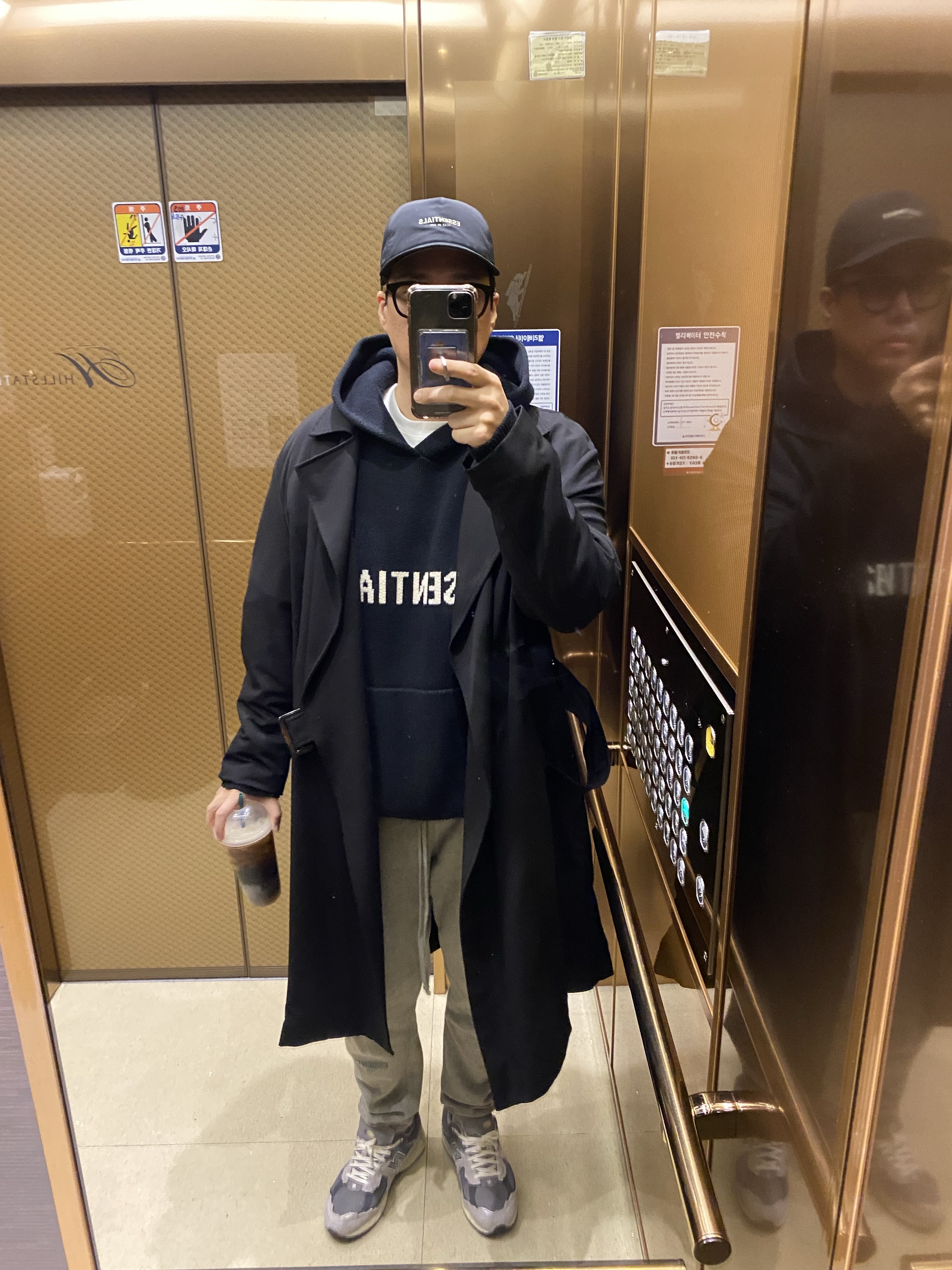 New Balance 2002R Protection Pack Rain Cloud, Essentials Knit Hoodie Black - 20FW 착용 스타일