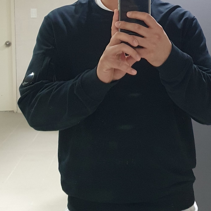 C.P. Company Diagonal Raised Fleece Sweatshirt Black - 23FW 착용 스타일