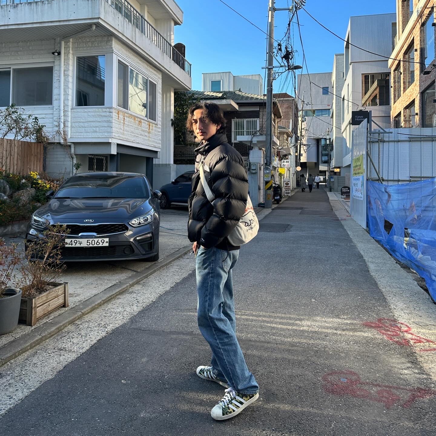 The North Face 1996 Retro Nuptse Down Jacket TNF Black, Adidas x BAPE Superstar 80s Green Camo 착용 스타일 - 1