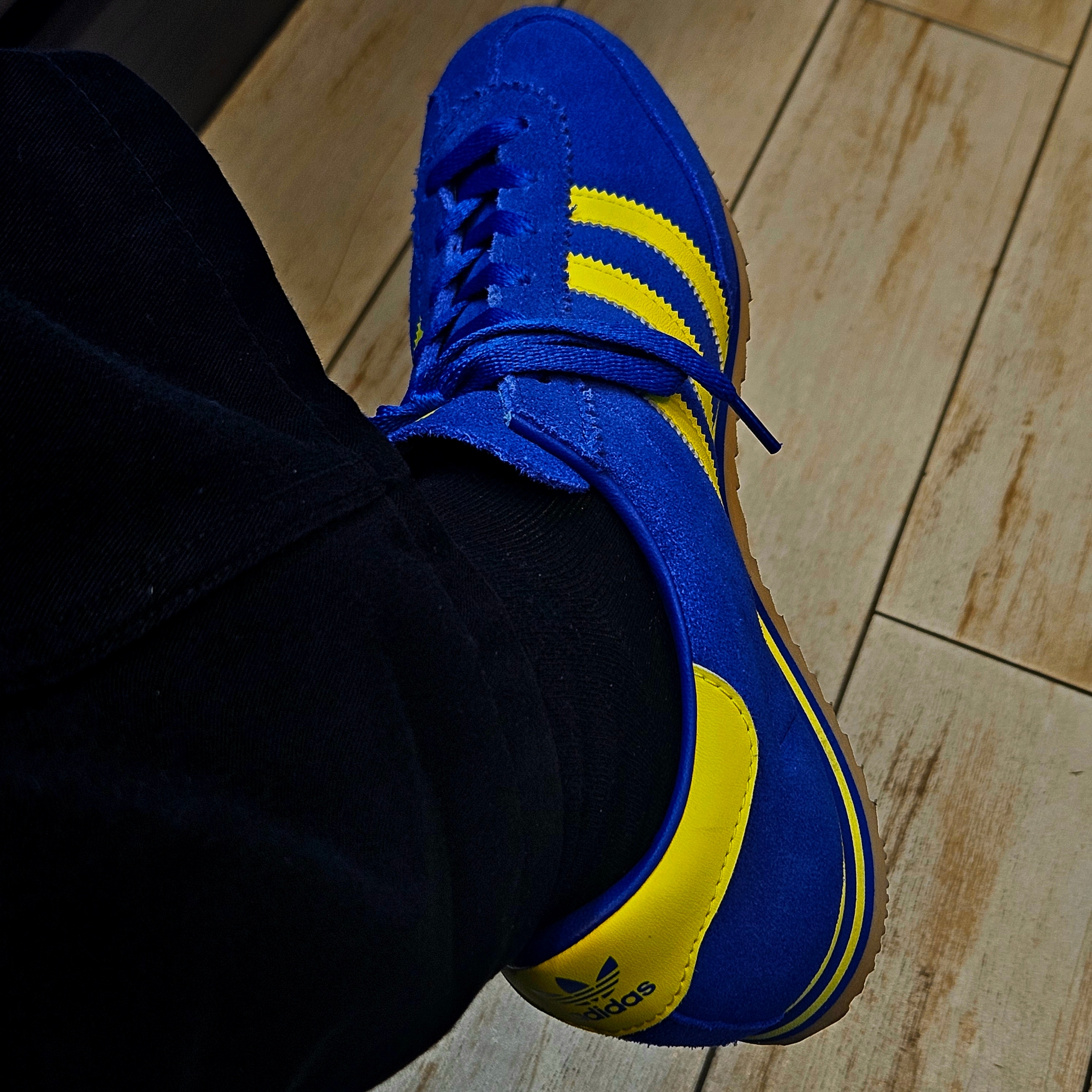 Adidas Spezial Zurro Bold Blue Bright Yellow 착용 스타일