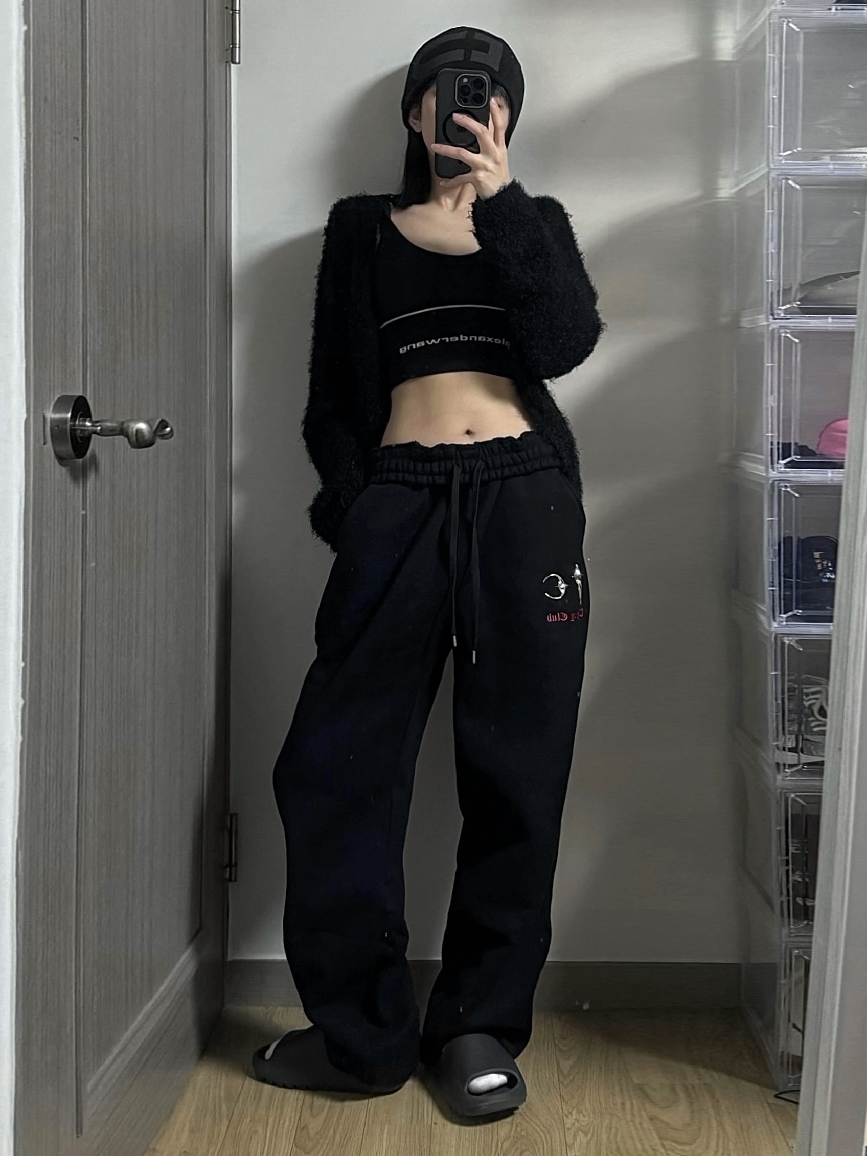 Thug Club TC Jogger Pants Black Ver. 1, Adidas Yeezy Slide Onyx 착용 스타일 - 2