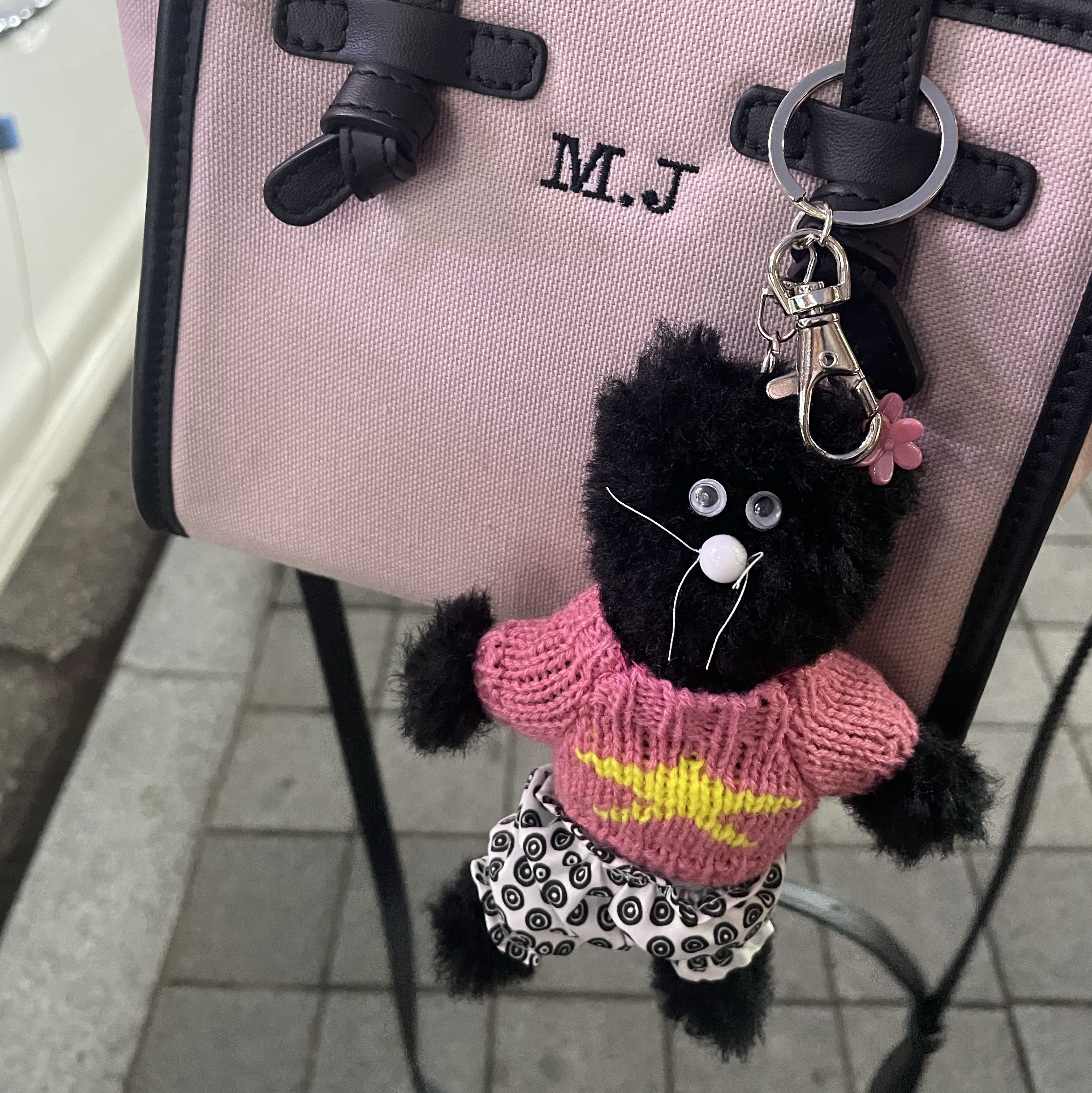 Monamhee x 10 Corso Como Bianco Keyring Black 착용 스타일 - 2