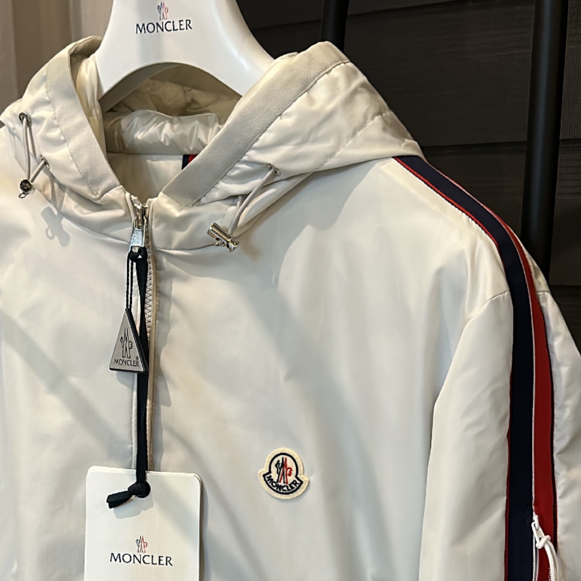 Moncler Necker Short Down Jacket Powder White - 22SS 착용 스타일 - 1