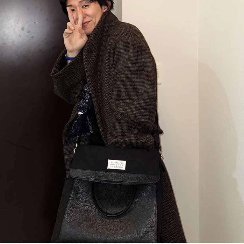 Maison Margiela 5AC Tote Bag Black 착용 스타일 - 1