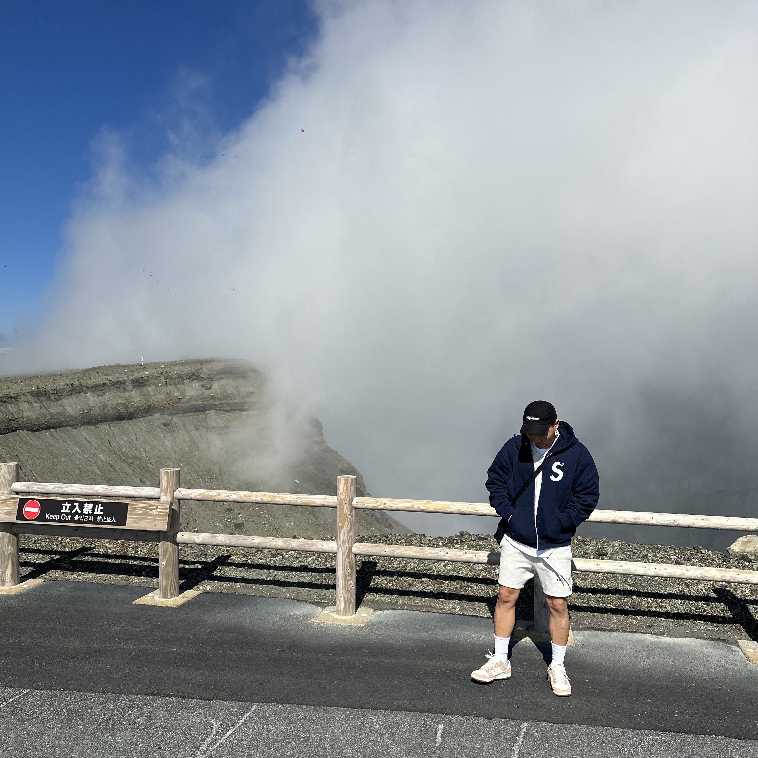 Supreme S Logo Zip Up Hooded Sweatshirt Navy - 23FW, Essentials The Core Collection Sweatshorts Light Oatmeal 착용 스타일