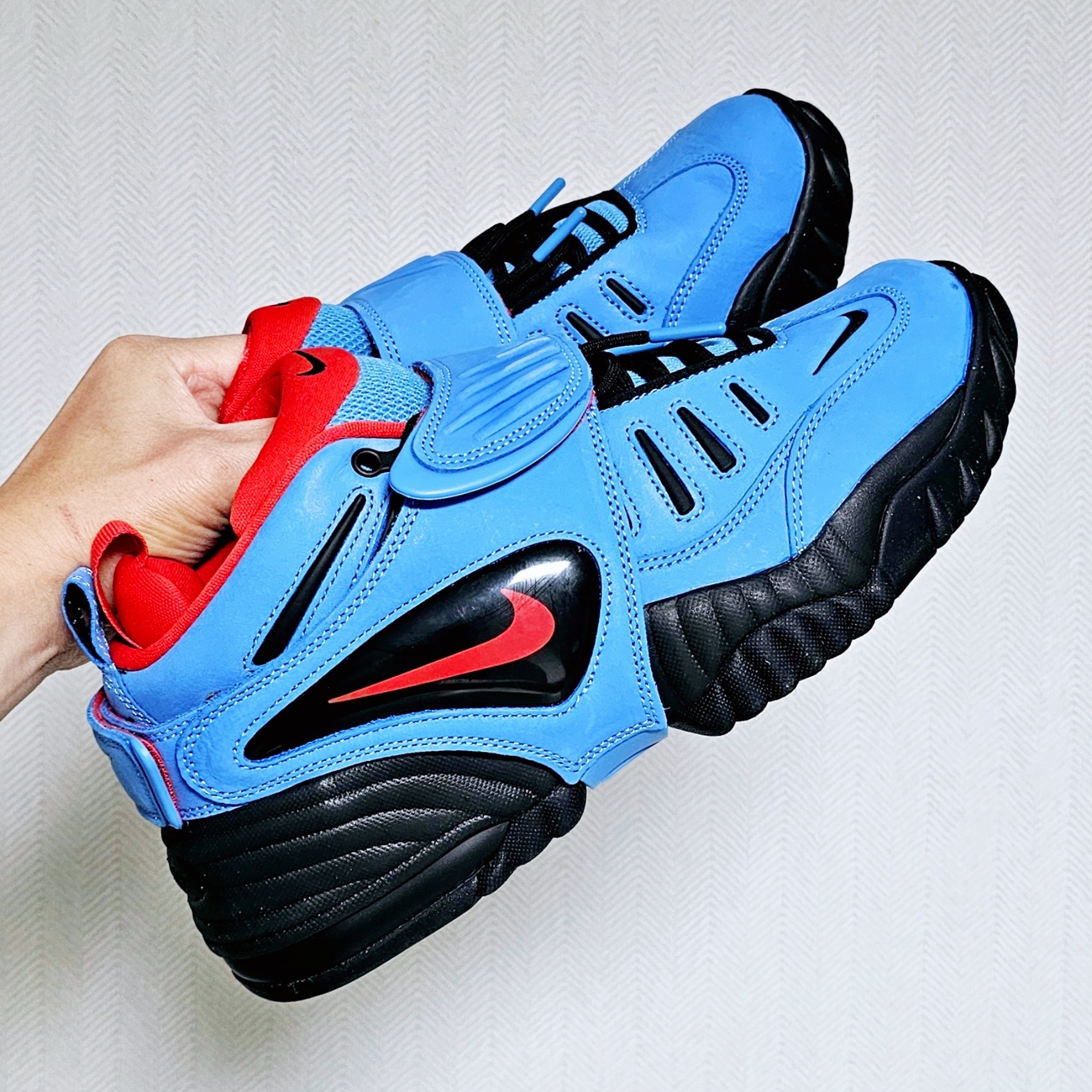 Nike x Ambush Air Adjust Force SP University Blue and Habanero Red 착용 스타일