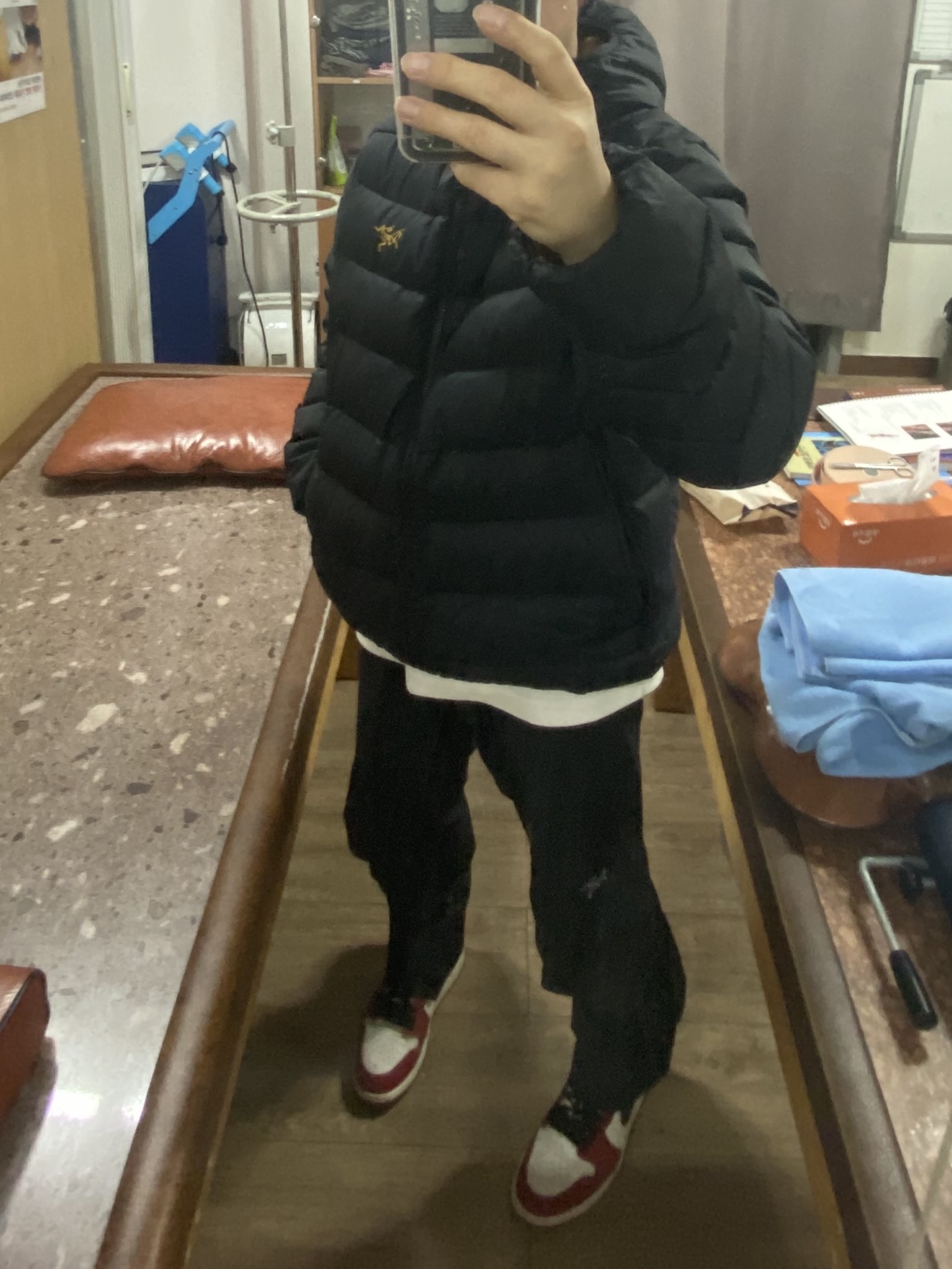 Arc'teryx Thorium AR Hoody 24K Black, Jordan 1 Retro High OG Chicago 2022 착용 스타일 - 2