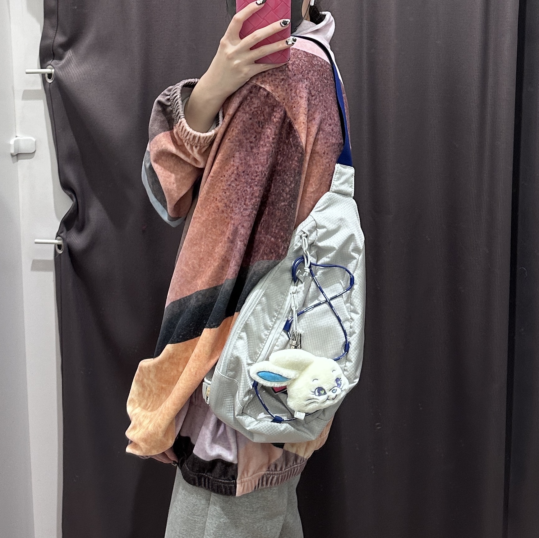 Supreme Geo Velour Track Jacket Pink - 23SS, Supreme Sling Bag Silver - 22SS 착용 스타일 - 2