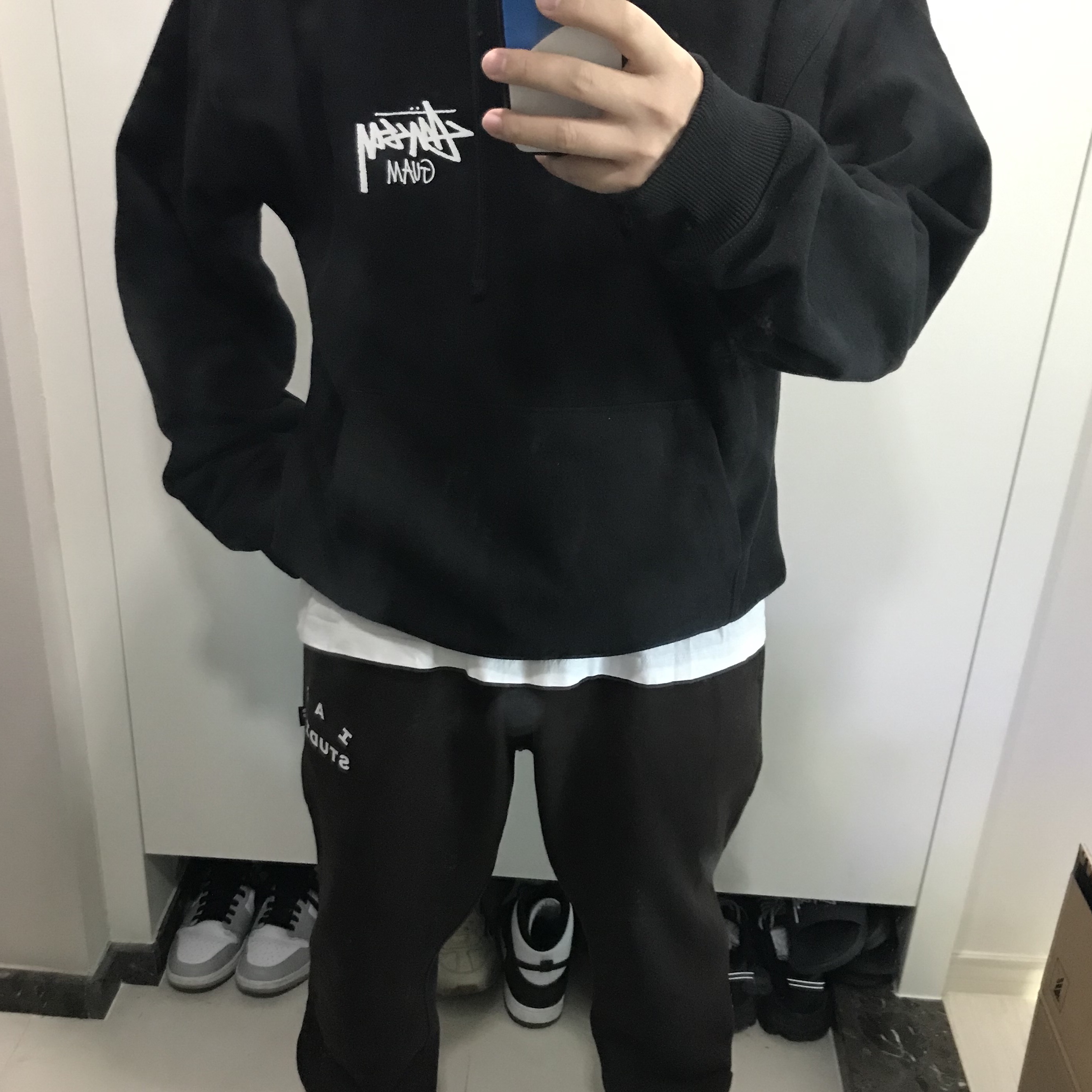 IAB Studio Sweatpants Brown 착용 스타일