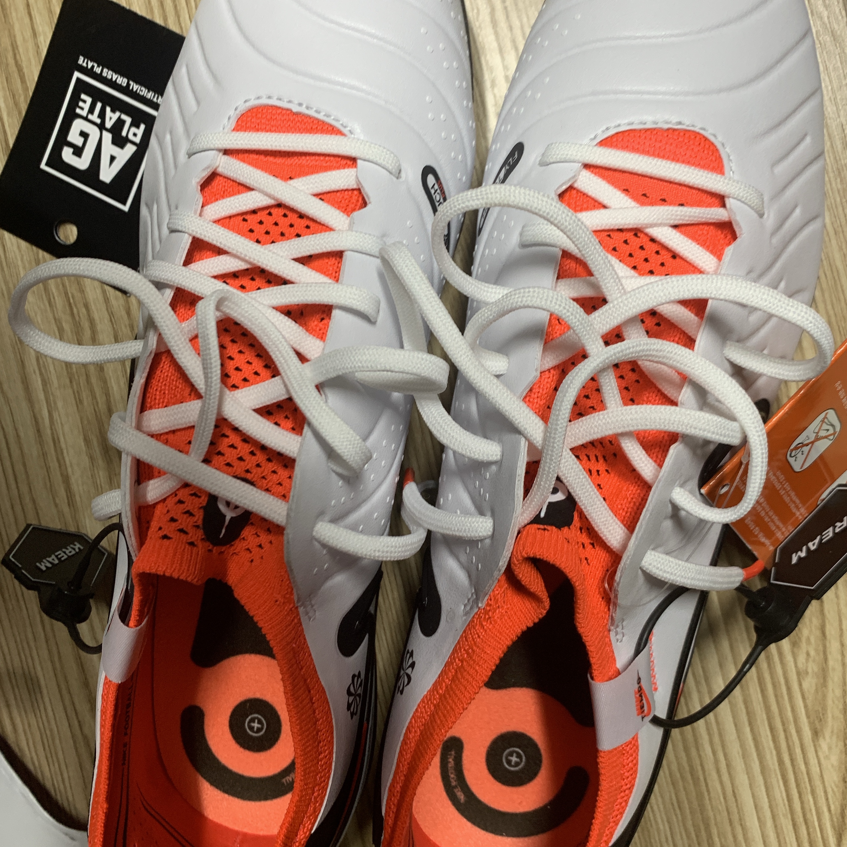 Nike Tiempo Legend 10 Elite AG White Bright Crimson 착용 스타일