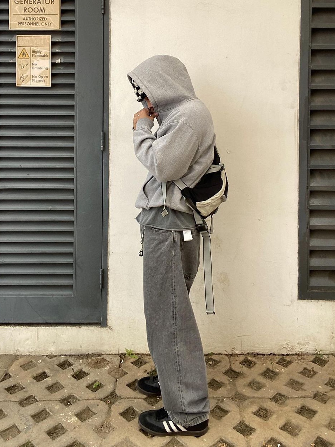 Carhartt Loose Fit Midweight Regular Hoodie Black, Stussy Basic Embroidered Hoodie Brown 착용 스타일 - 5