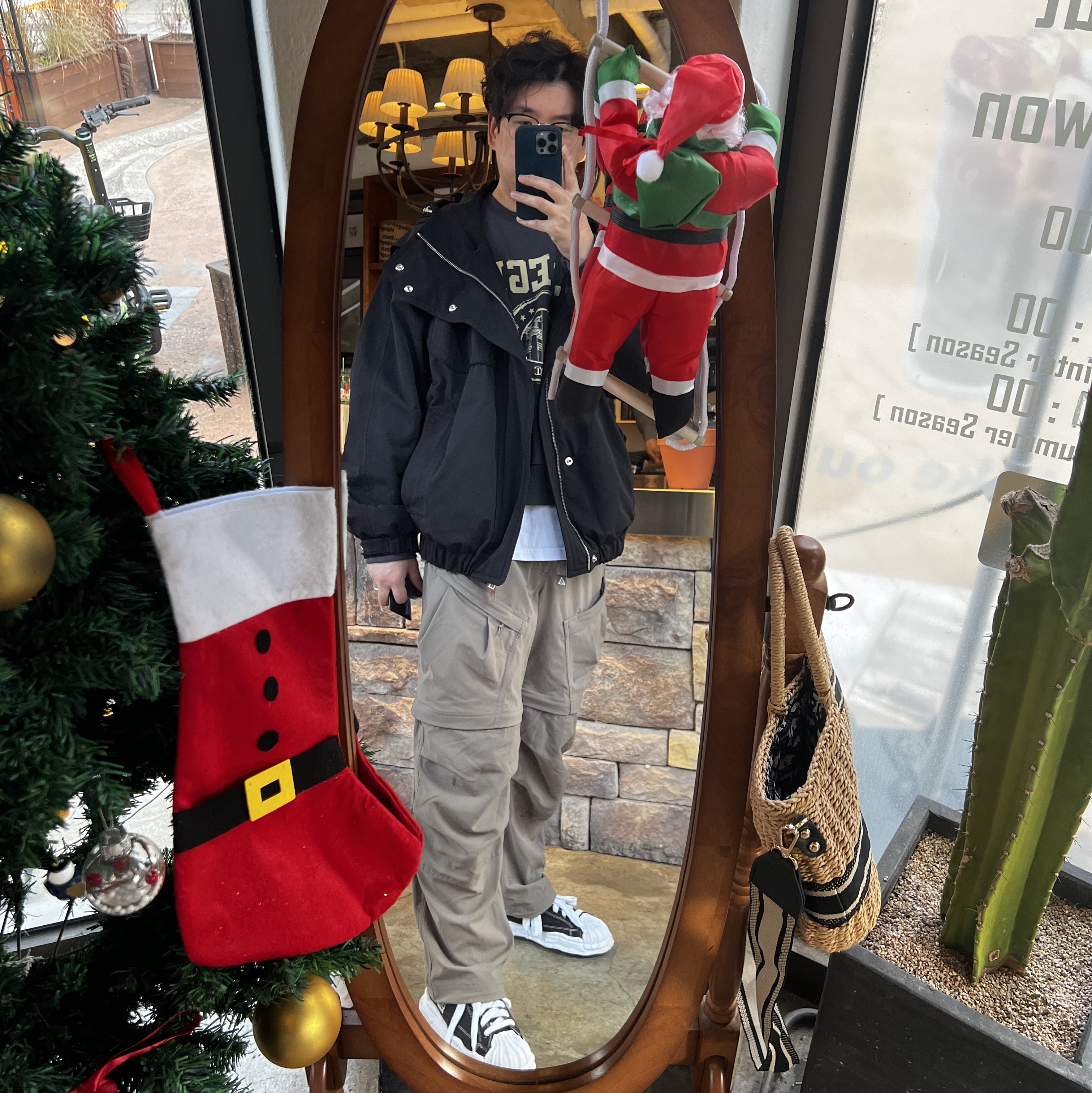 Maison Mihara Yasuhiro Blakey OG Sole Canvas Low-top Sneakers Black White, Nike ACG Smith Summit Cargo Pants Olive Grey - US/EU 착용 스타일