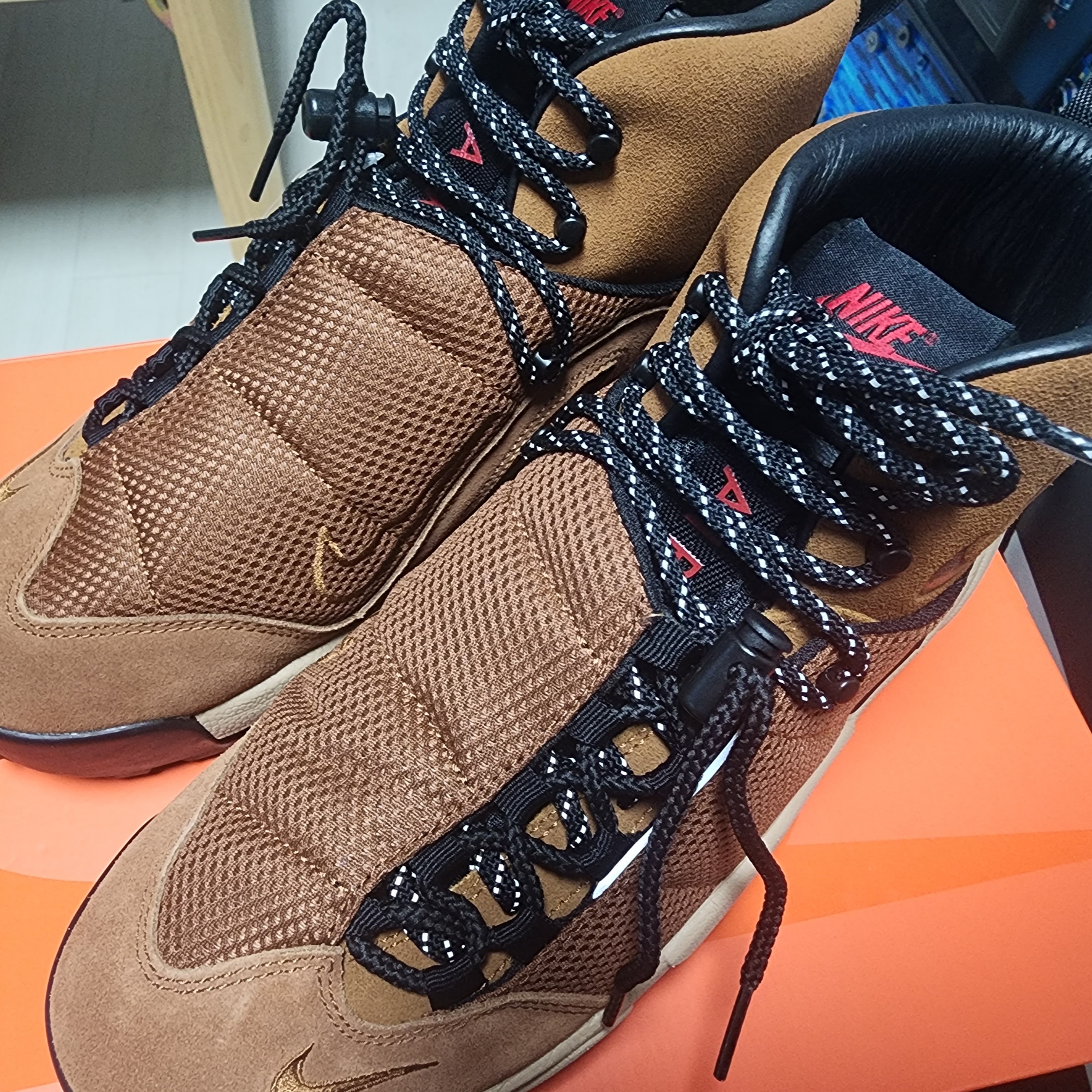 Nike x Sacai Magmascape SP Pecan 착용 스타일
