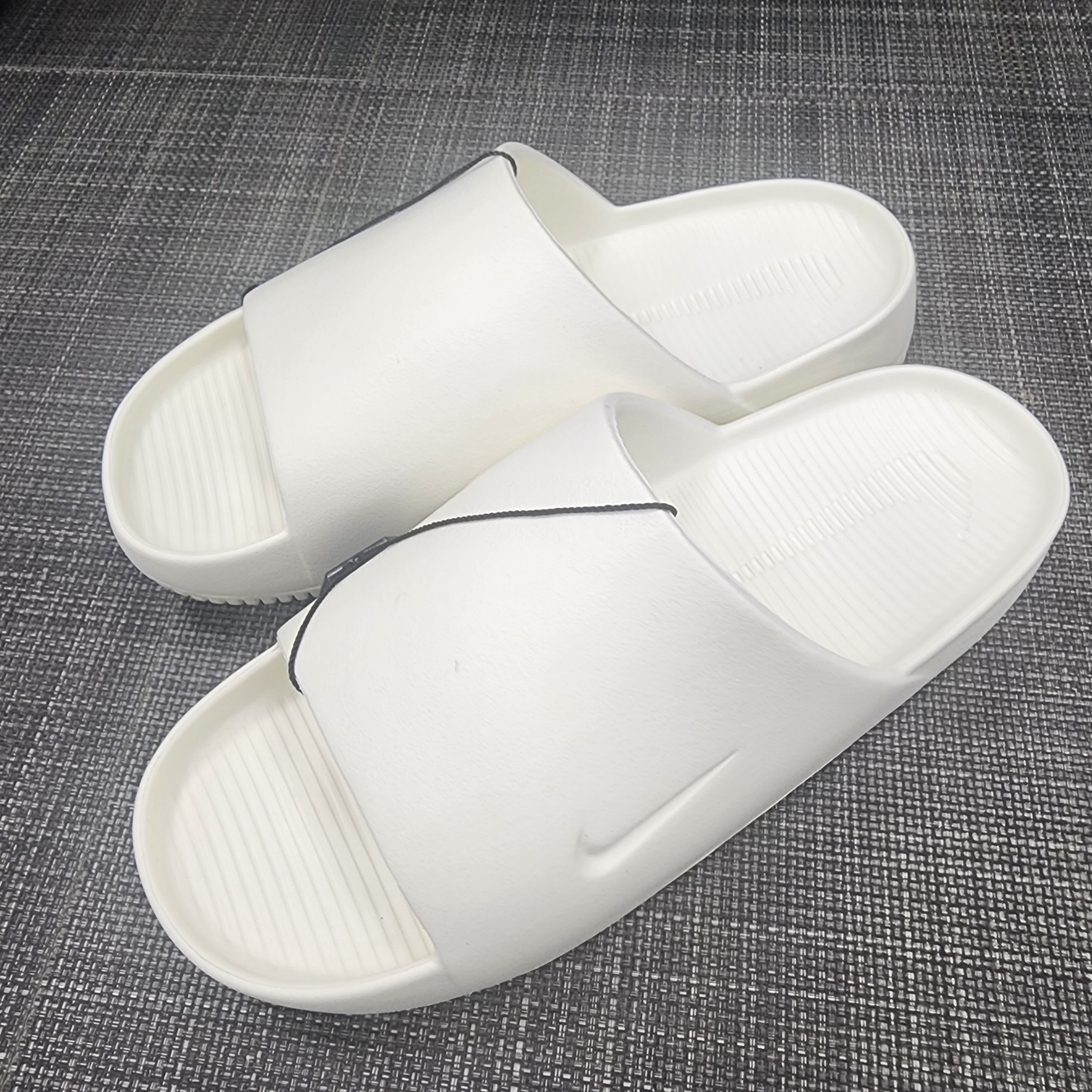 Nike Calm Slide Sail 착용 스타일