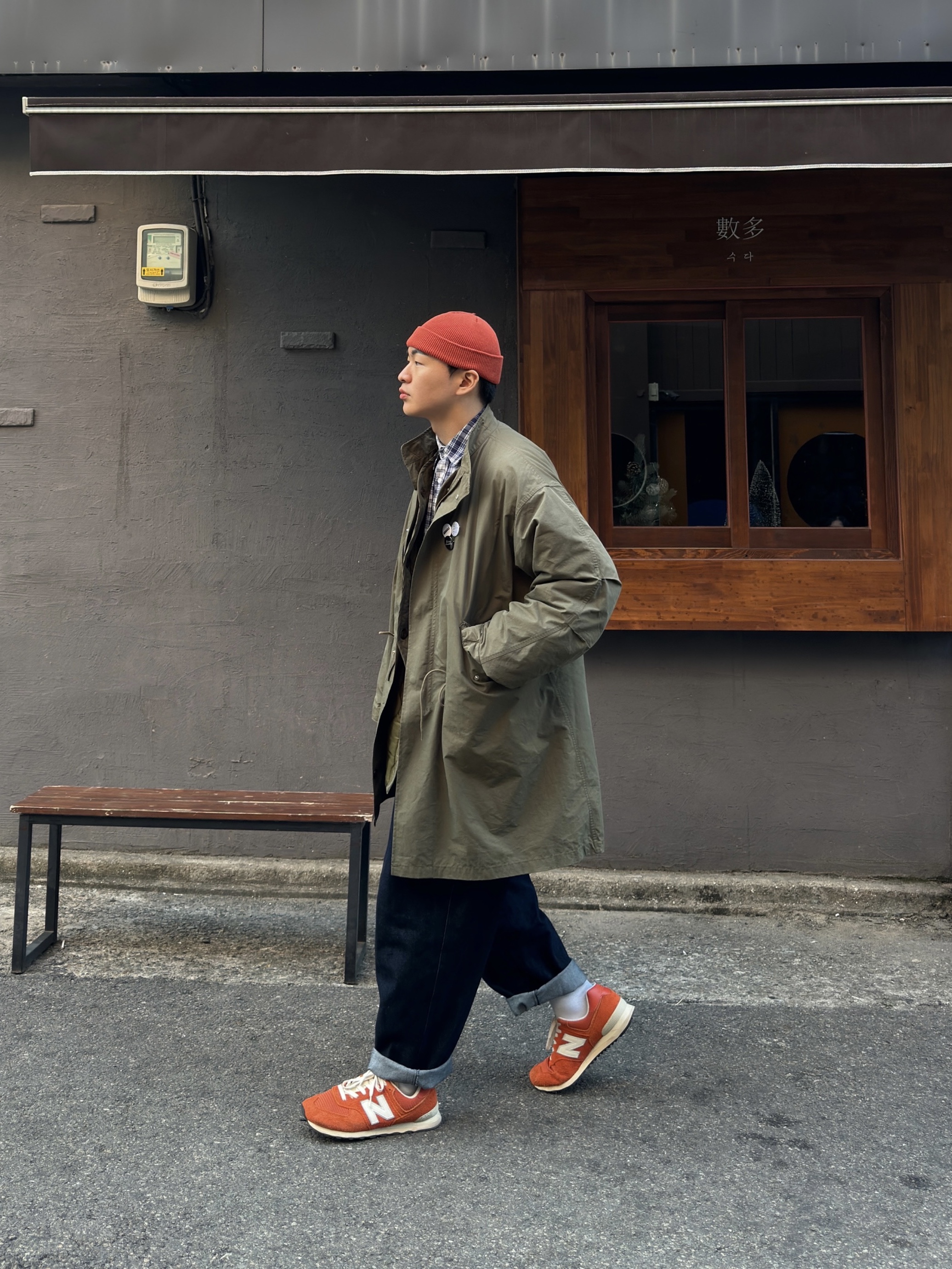 New Balance x Size? 574 College Pack Orange 착용 스타일 - 2