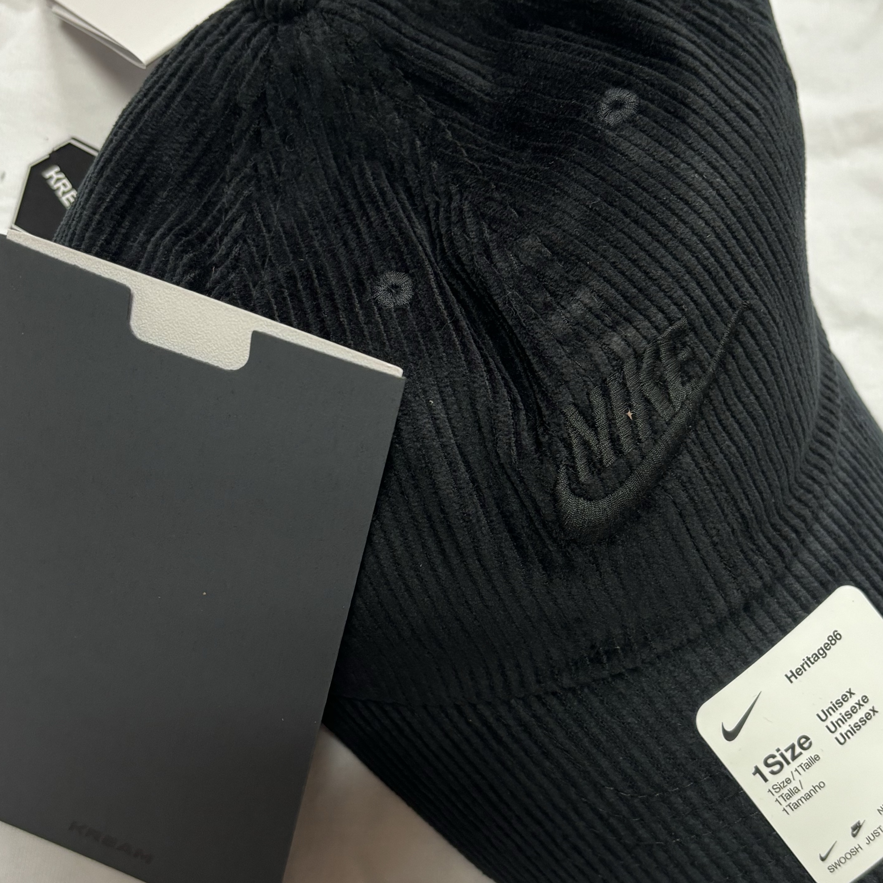 Nike Heritage 86 Corduroy Cap Black 착용 스타일