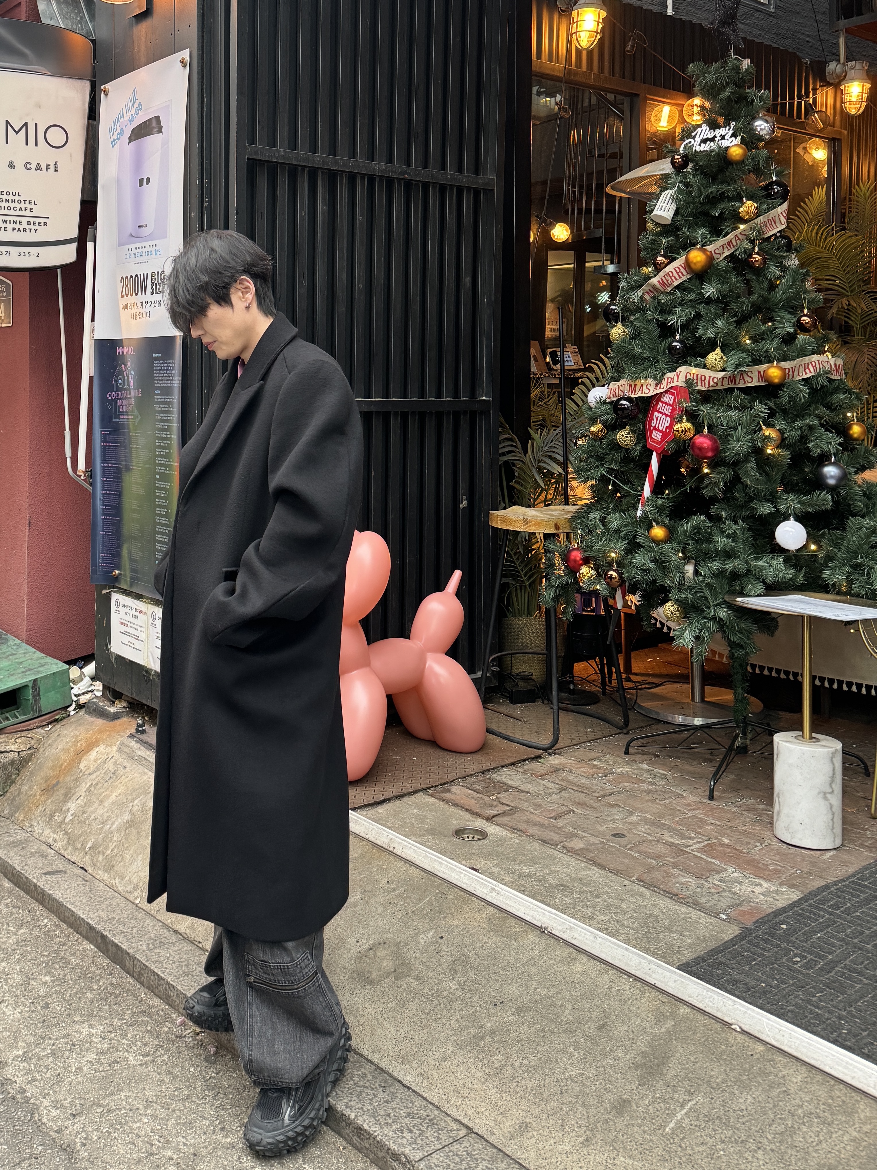 Project G/R Sprinter Coat Black, Balenciaga Defender Sneakers Black 착용 스타일 - 2