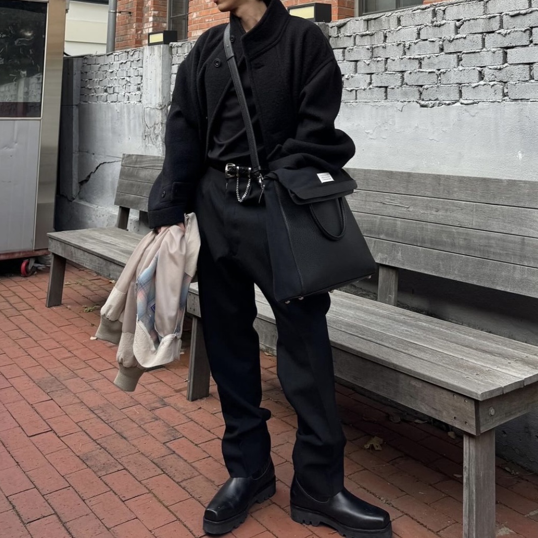 Maison Margiela 5AC Tote Bag Black 착용 스타일 - 2