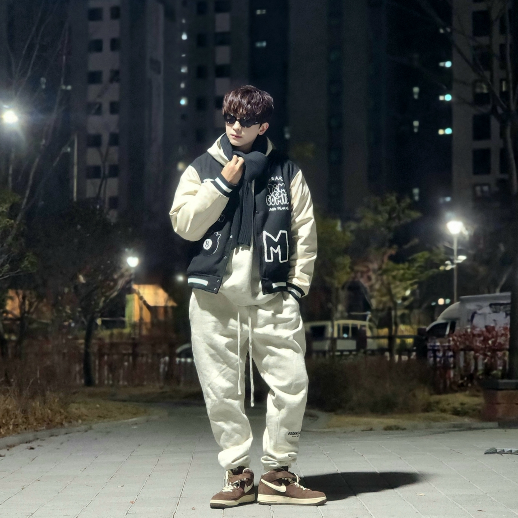 Essentials The Core Collection Hoodie Light Oatmeal, Essentials The Core Collection Sweatpants Light Oatmeal 착용 스타일 - 3