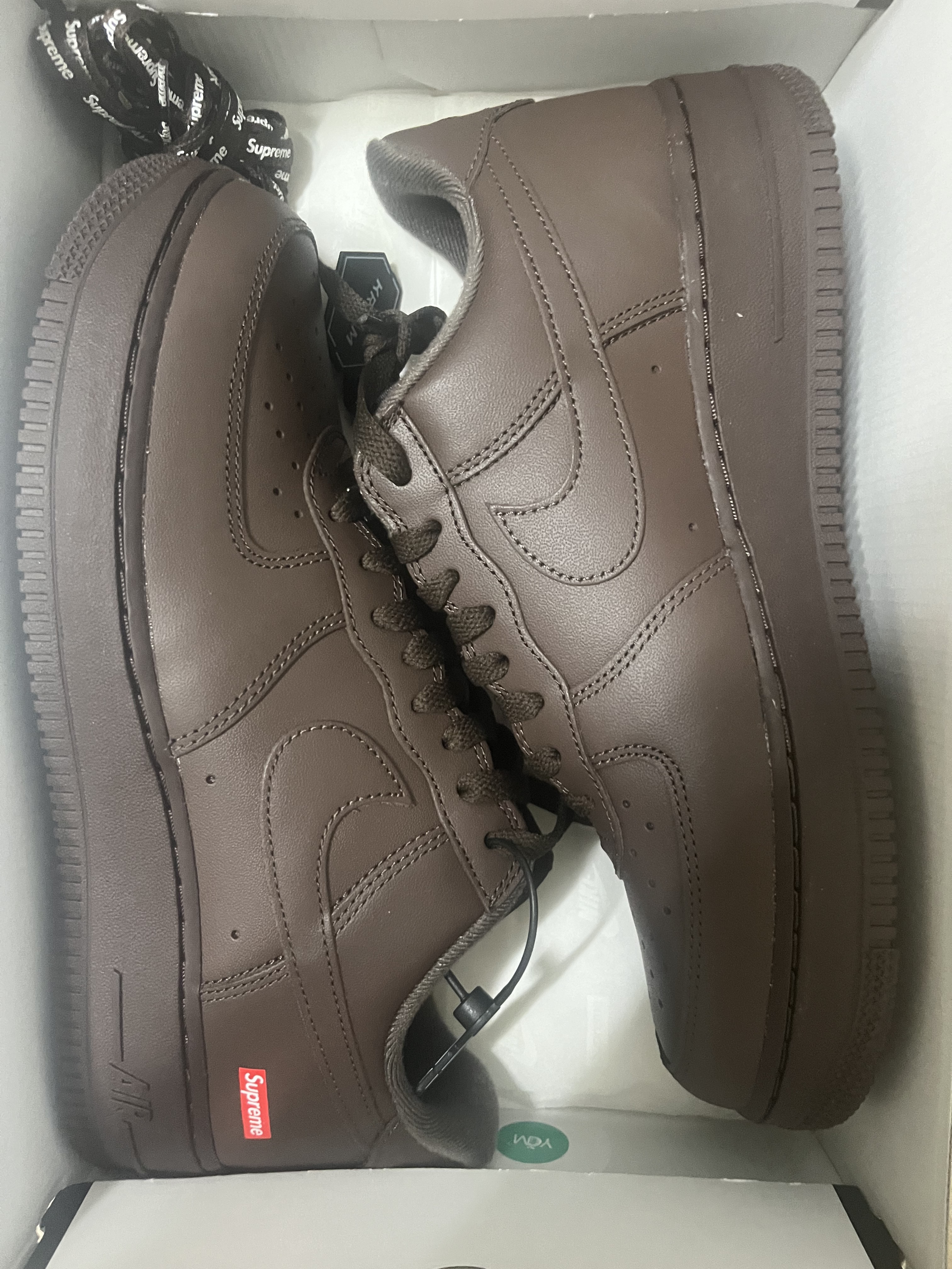 Nike x Supreme Air Force 1 Low Baroque Brown 착용 스타일