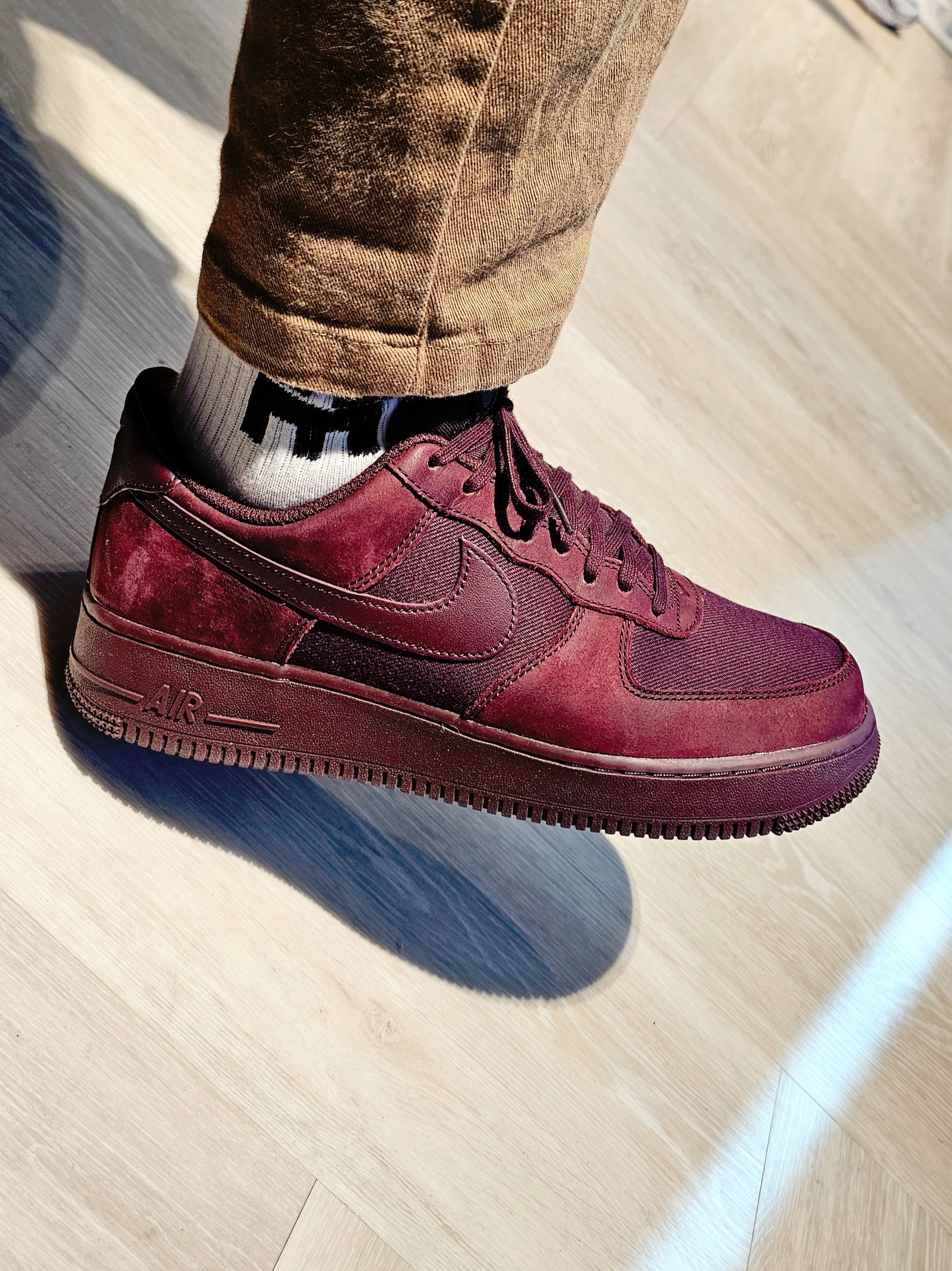 Nike Air Force 1 '07 LX Burgundy Crush 착용 스타일 - 1