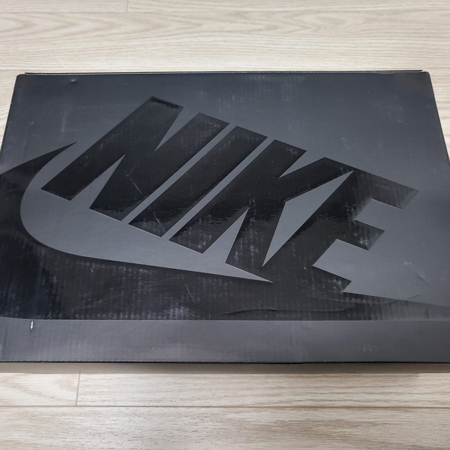 Nike x Martine Rose Shox MR4 Black 착용 스타일 - 2