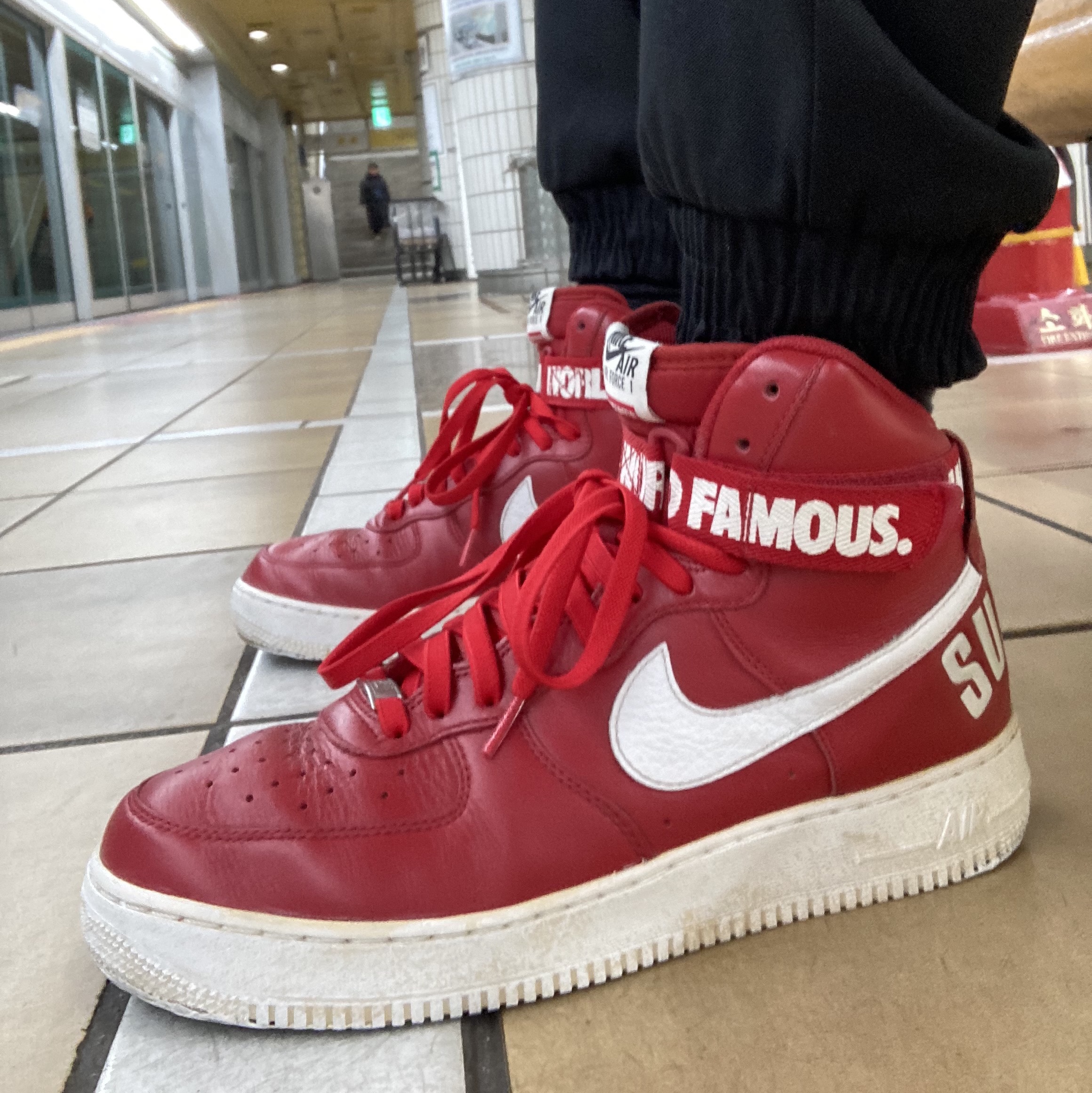 Nike x Supreme Air Force 1 High World Famous Red 착용 스타일 - 2