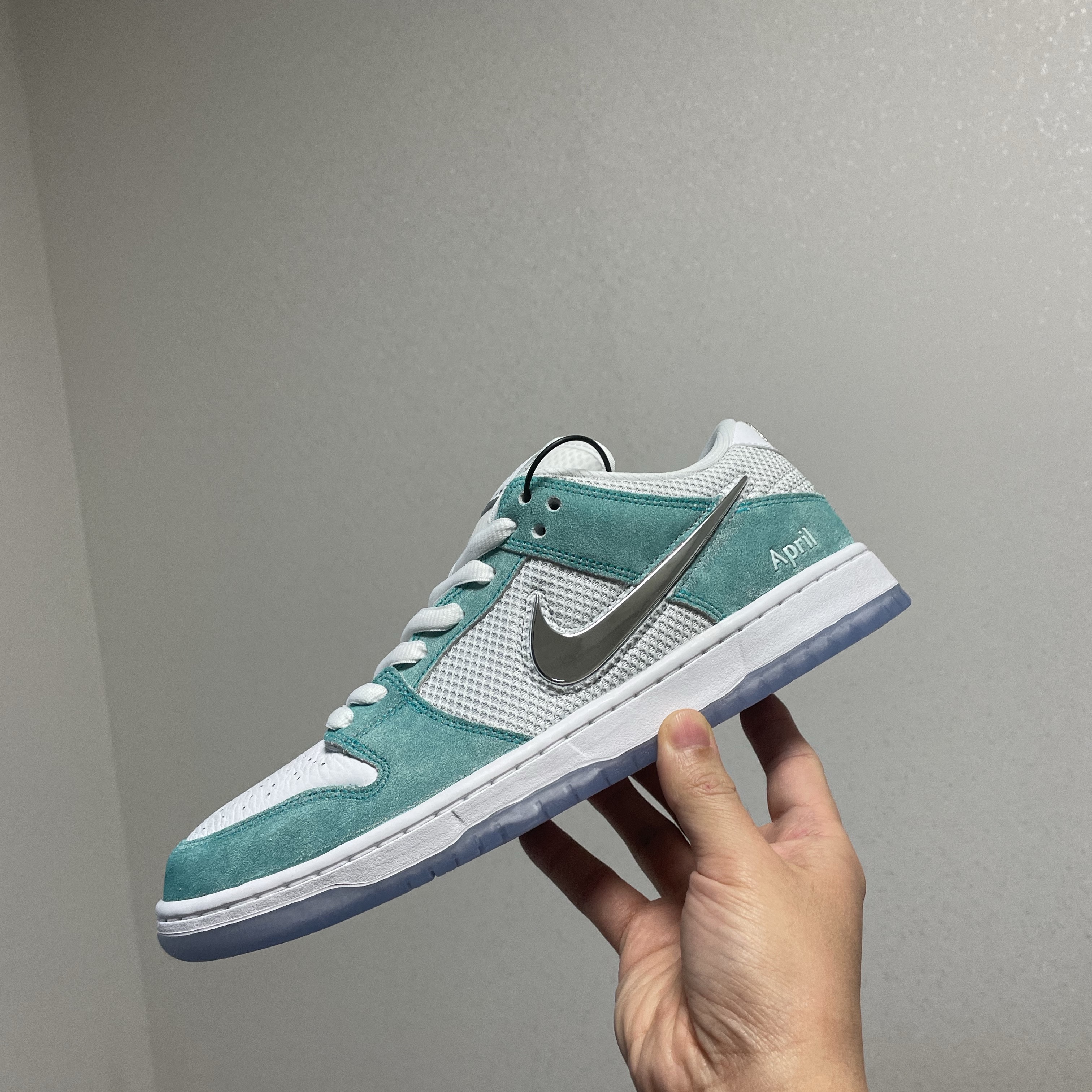 Nike x April Skateboards SB Dunk Low Pro QS Racer Blue Metallic Silver 착용 스타일 - 1