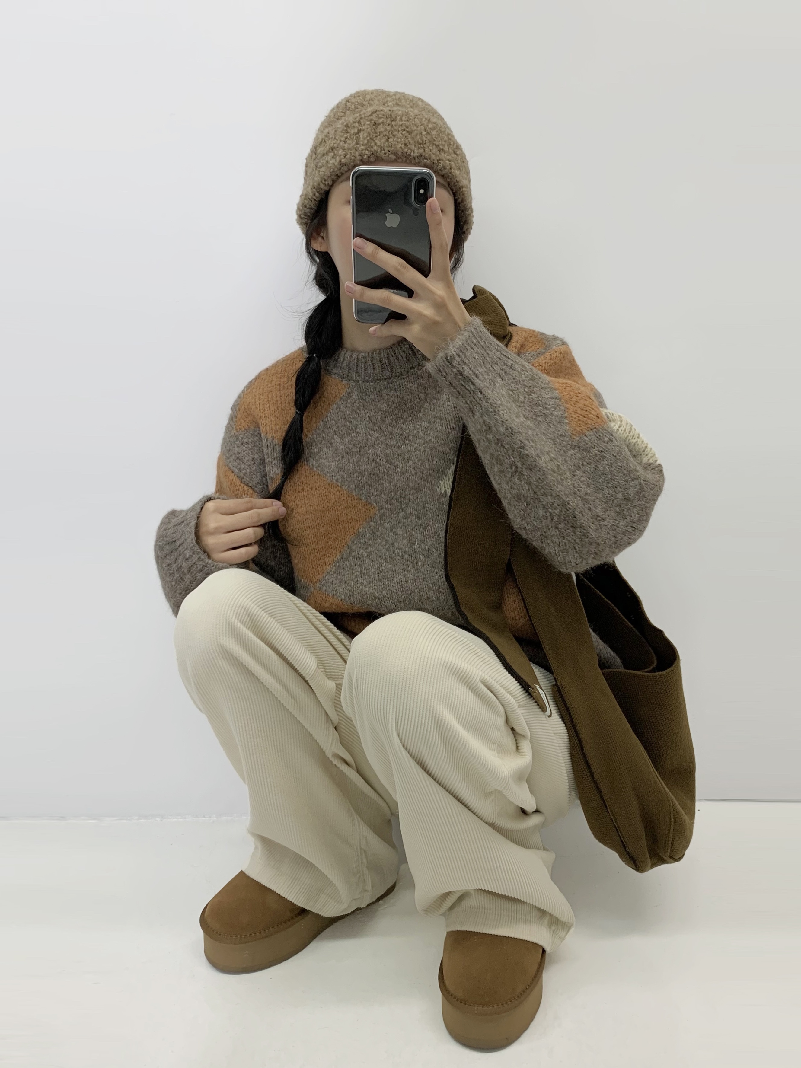 (W) UGG Classic Ultra Mini Platform Boots Chestnut 착용 스타일 - 1