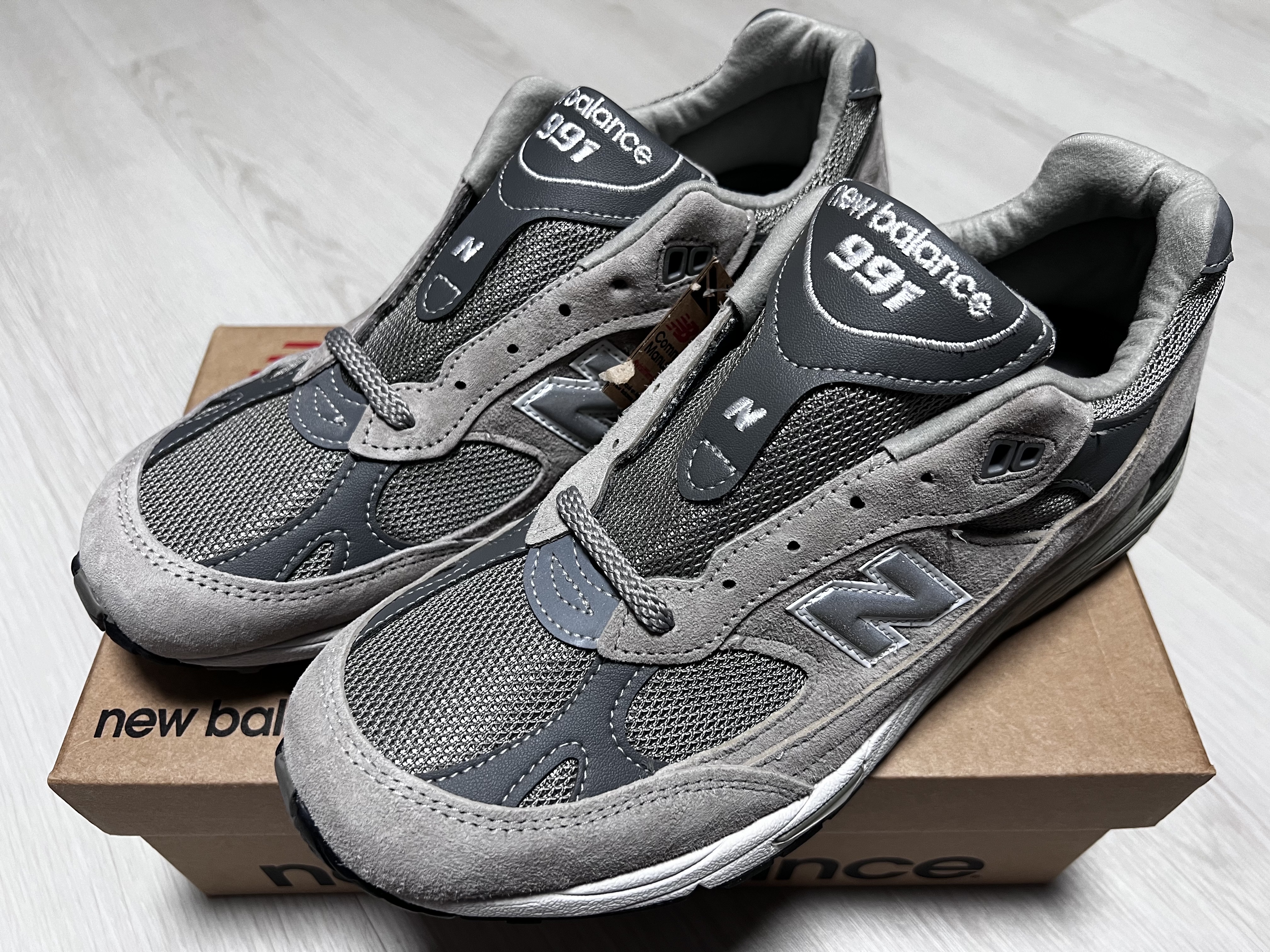 New Balance 991 Made in UK Grey 착용 스타일 - 1