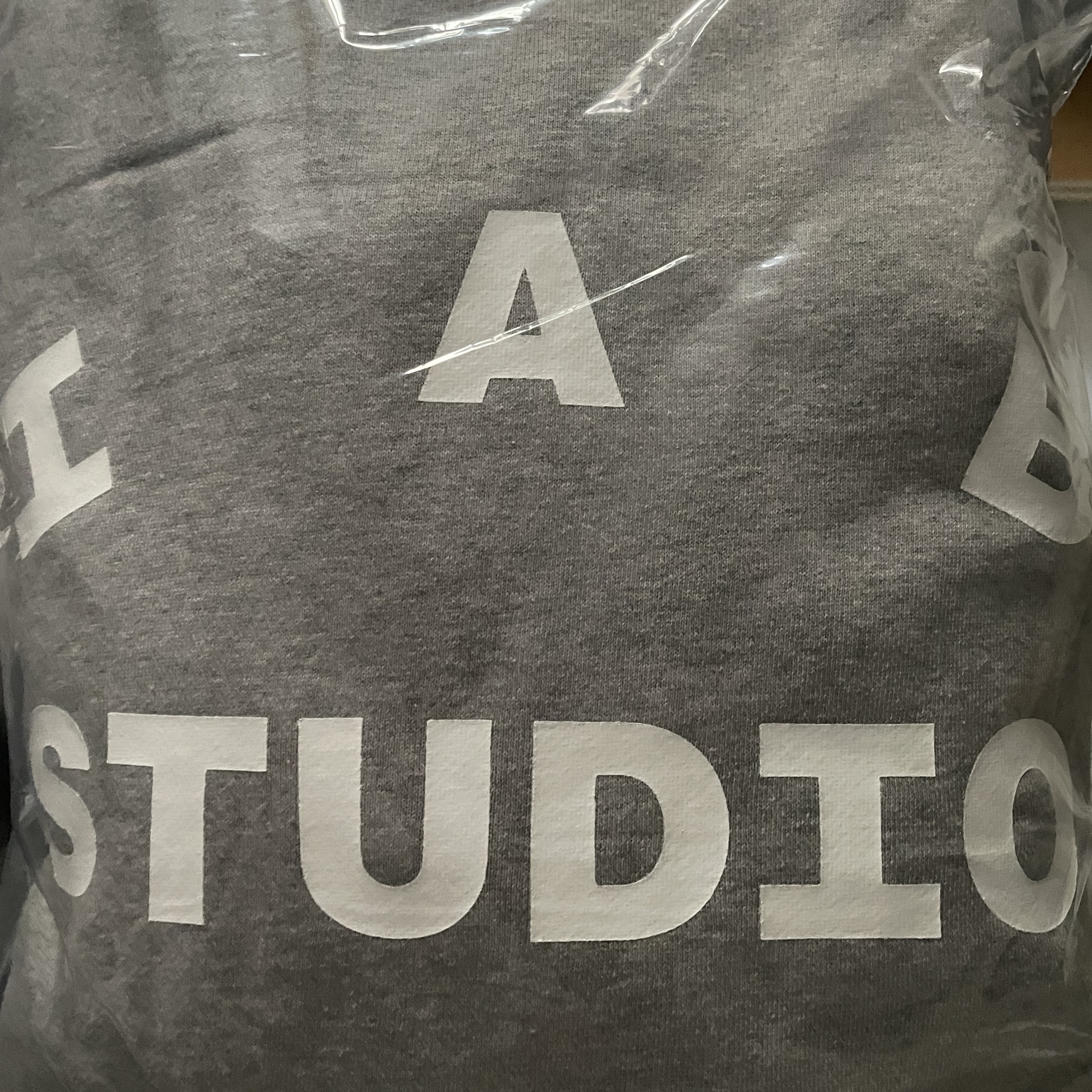 IAB Studio Hoodie Dual Gray 착용 스타일