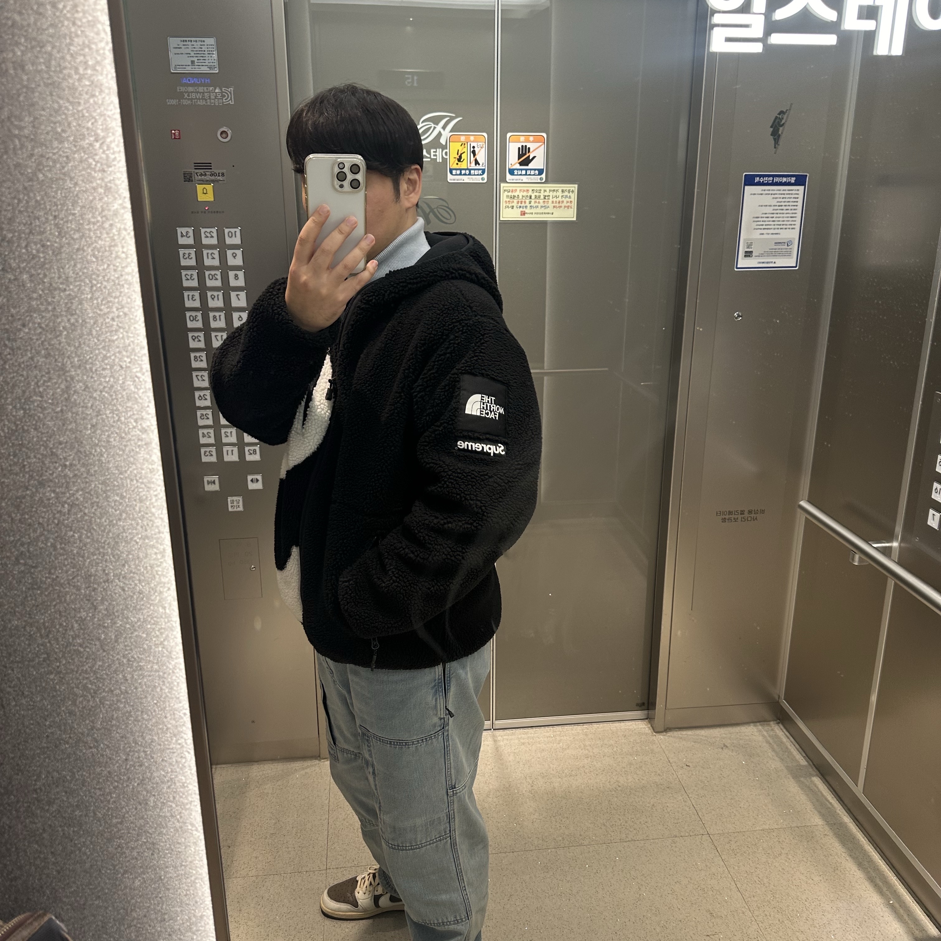 Supreme x The North Face S Logo Hooded Fleece Jacket Black - 20FW, Supreme x Nike ACG Belted Denim Pants Washed Blue - 22FW 착용 스타일 - 2
