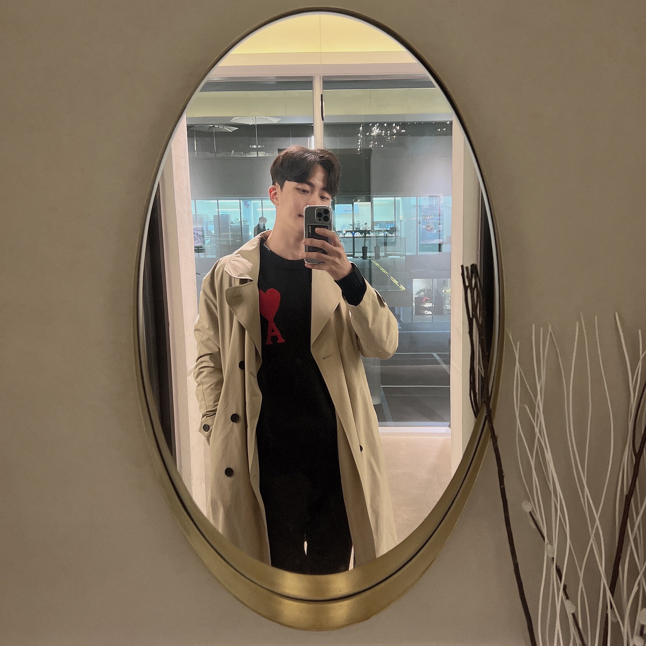 AMI de Coeur Oversize Intarsia Sweater Black Red 착용 스타일