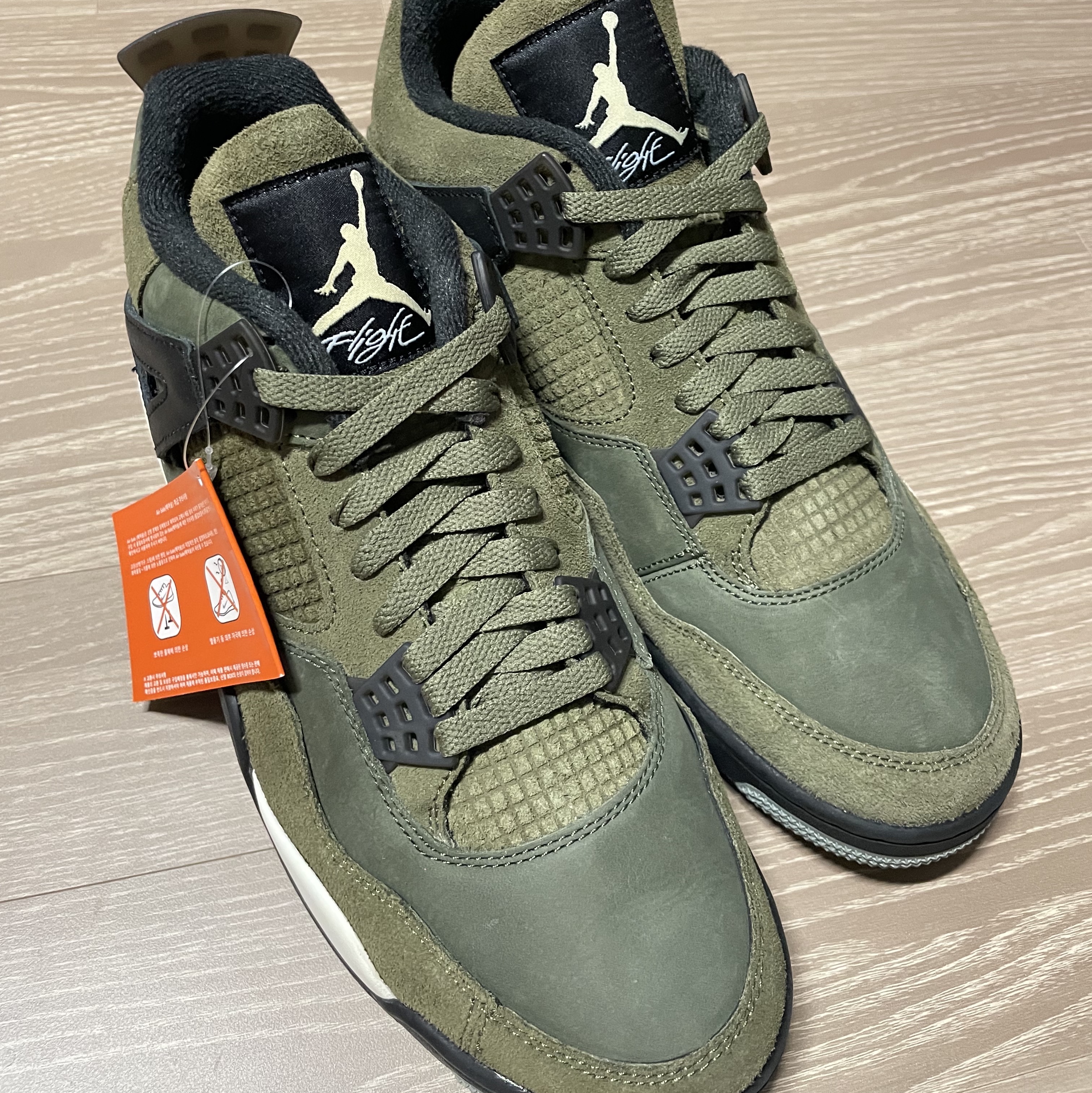 Jordan 4 Retro SE Craft Medium Olive 착용 스타일 - 3