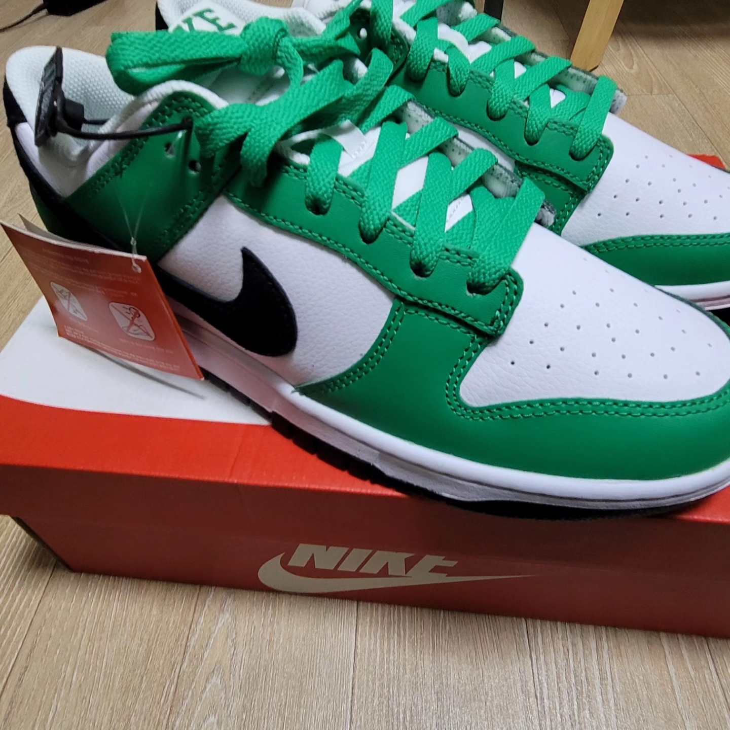 Nike Dunk Low White Green 착용 스타일 - 1