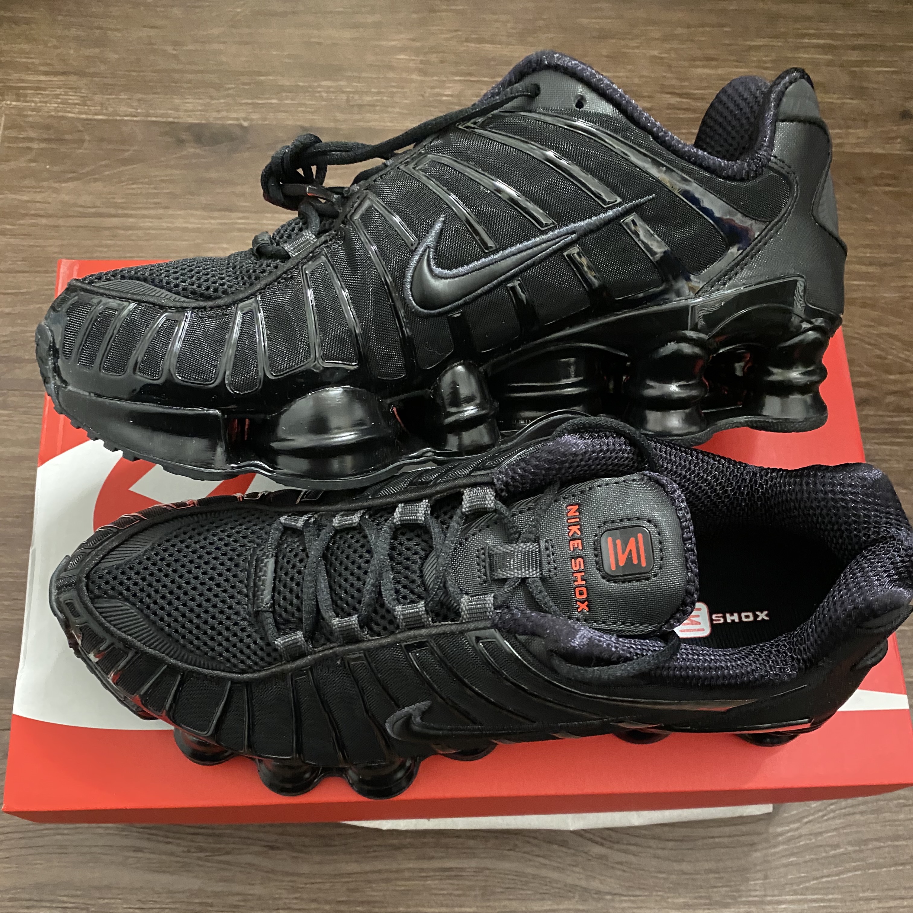 (W) Nike Shox TL Black and Max Orange 착용 스타일