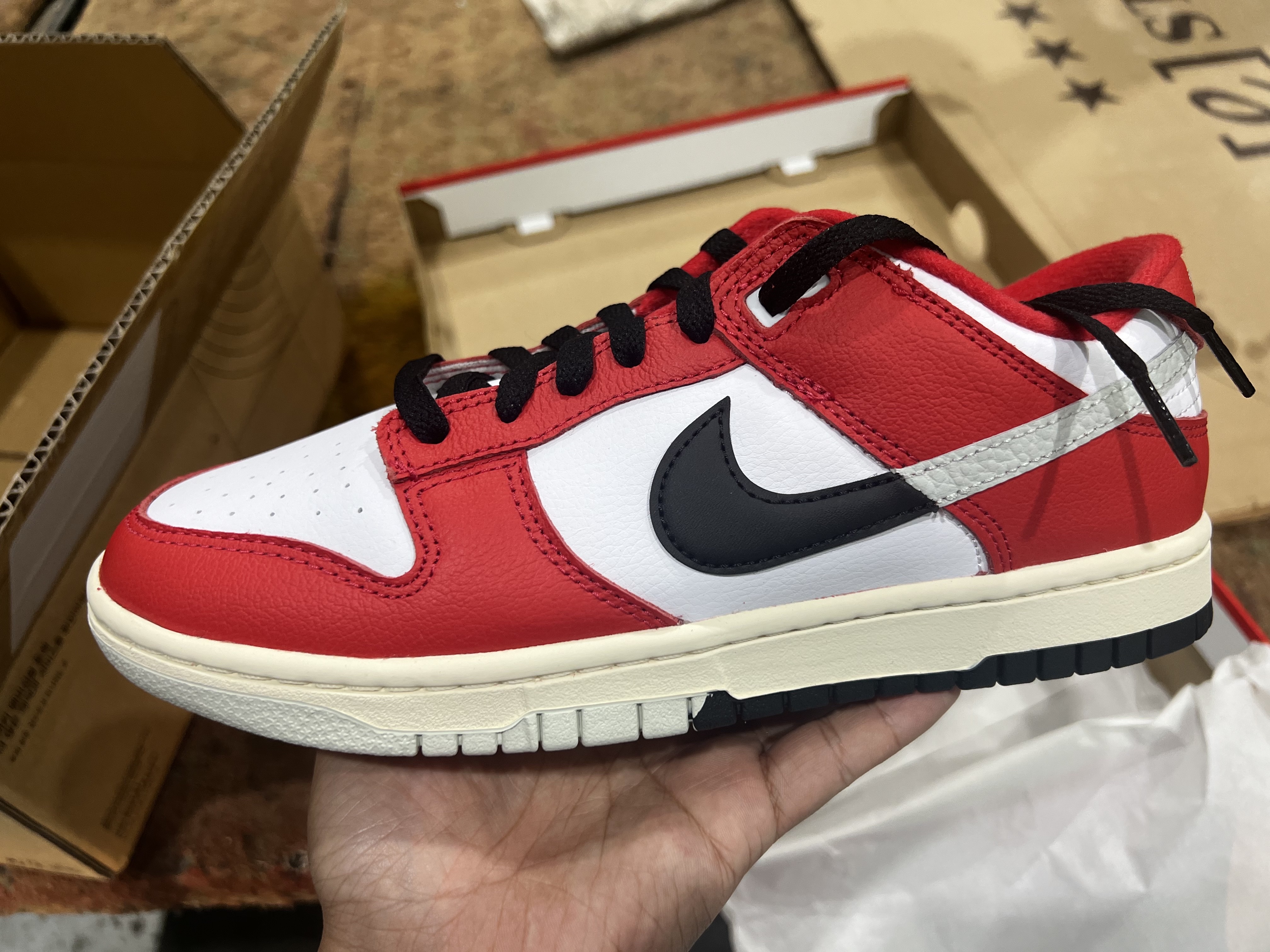 Nike Dunk Low Retro PRM University Red Black 착용 스타일