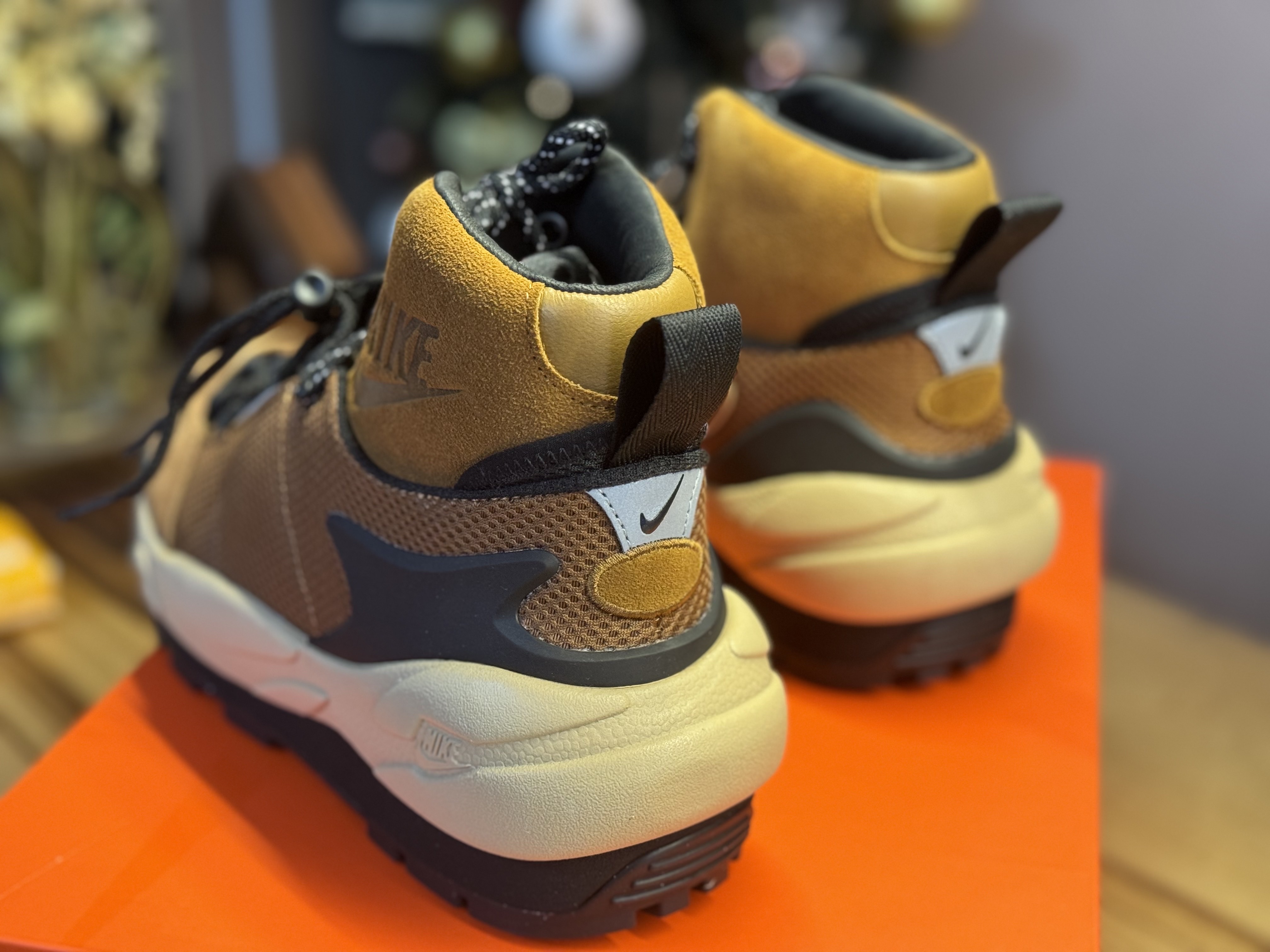 Nike x Sacai Magmascape SP Pecan 착용 스타일 - 3