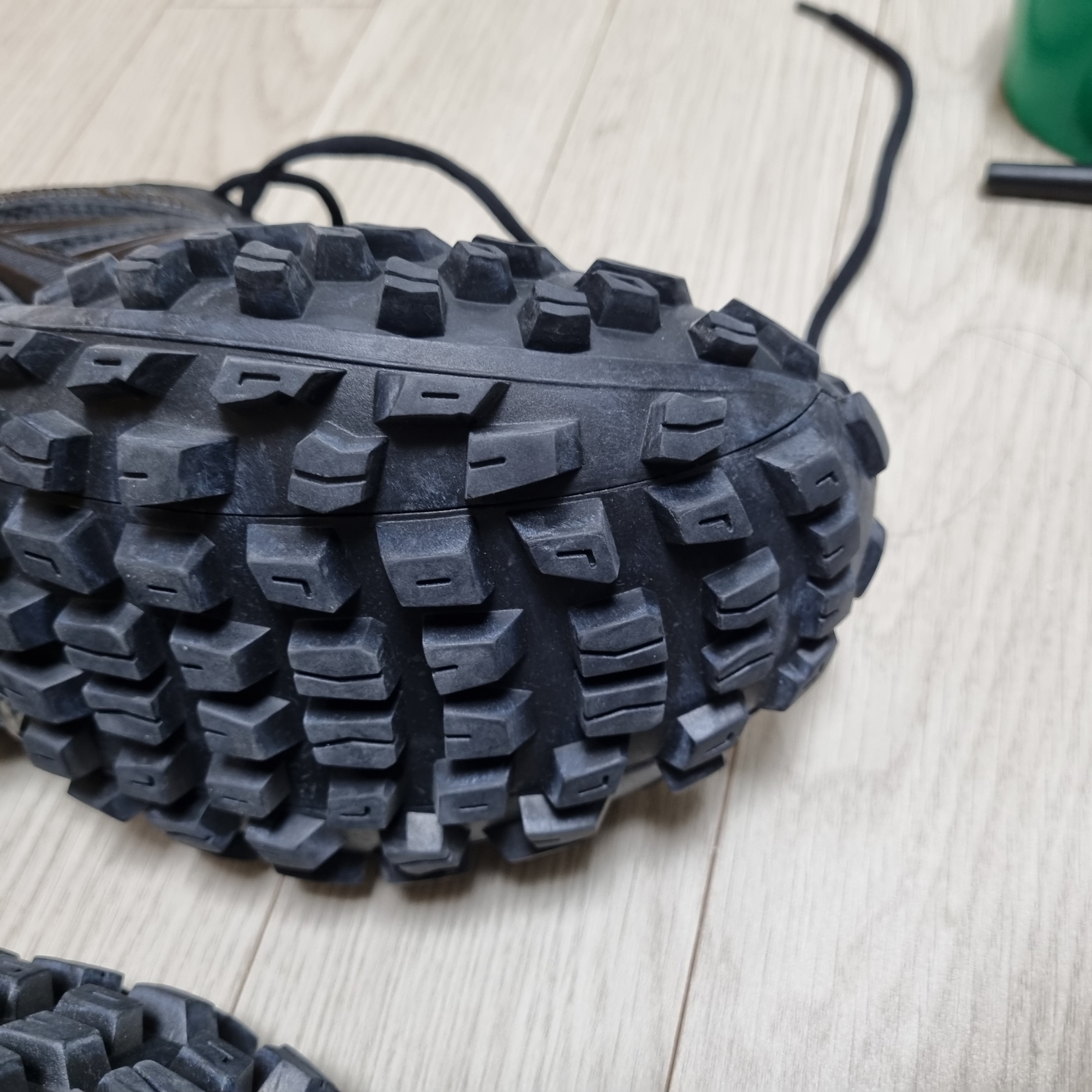 Balenciaga Defender Sneakers Black 착용 스타일 - 4