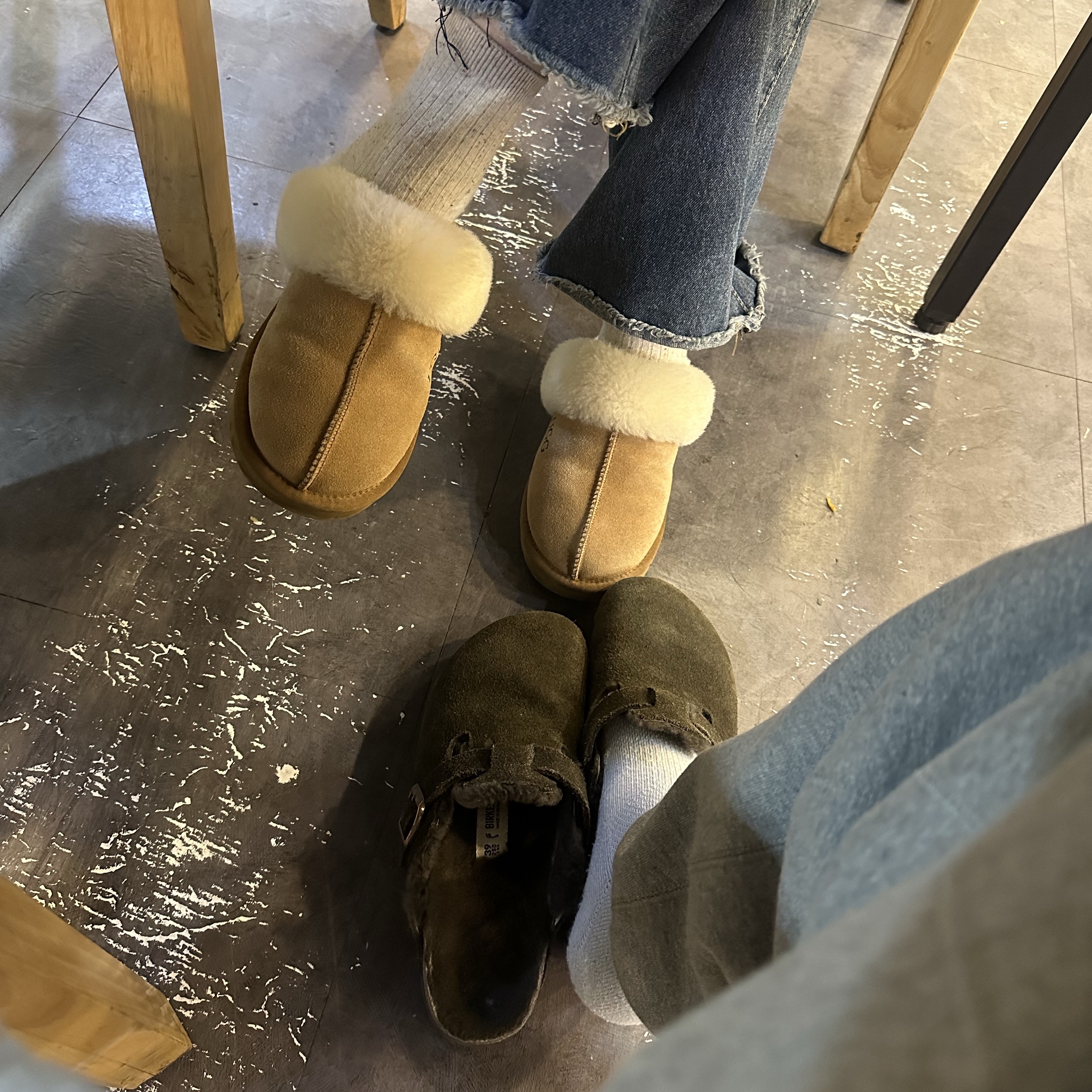 (W) UGG Disquette Slipper Chestnut, Birkenstock Boston Shearling Mocha - Regular 착용 스타일