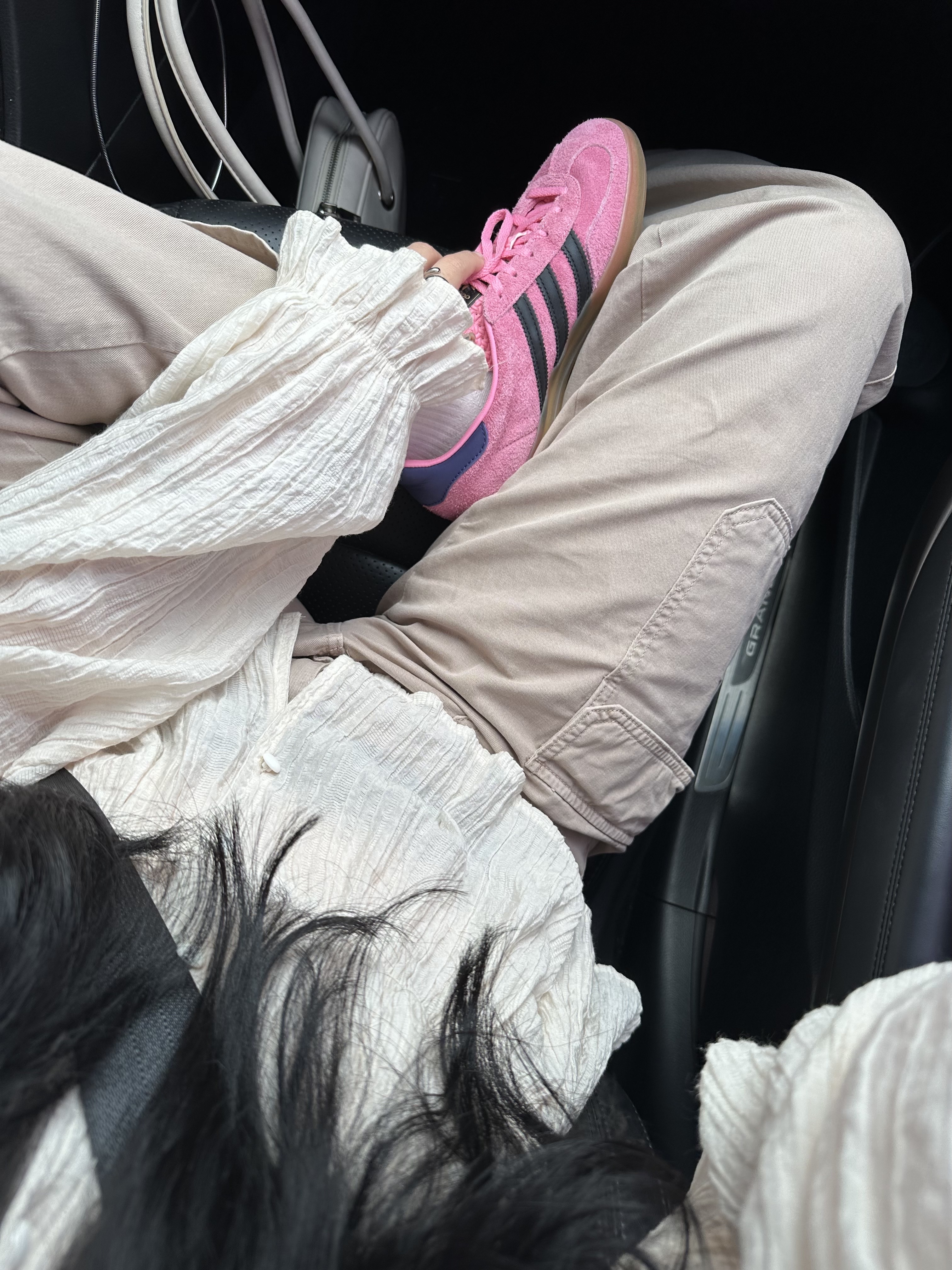 (W) Adidas Gazelle Indoor Bliss Pink 착용 스타일 - 1
