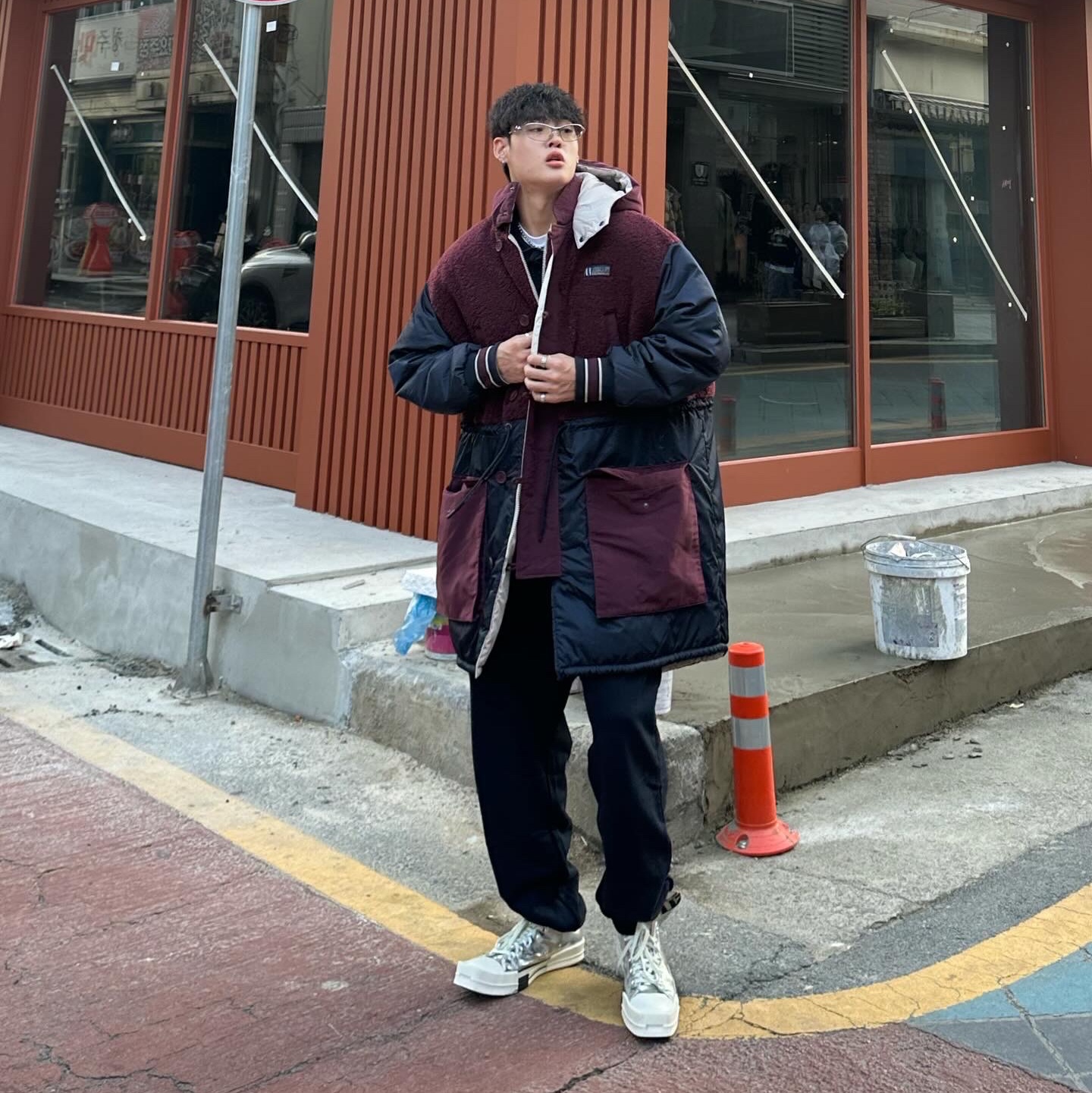 Converse x Drkshdw Turbodrk Chuck 70 Ox Silver Lacquered Denim, Gentle Monster Ytt 02 Silver 착용 스타일 - 1