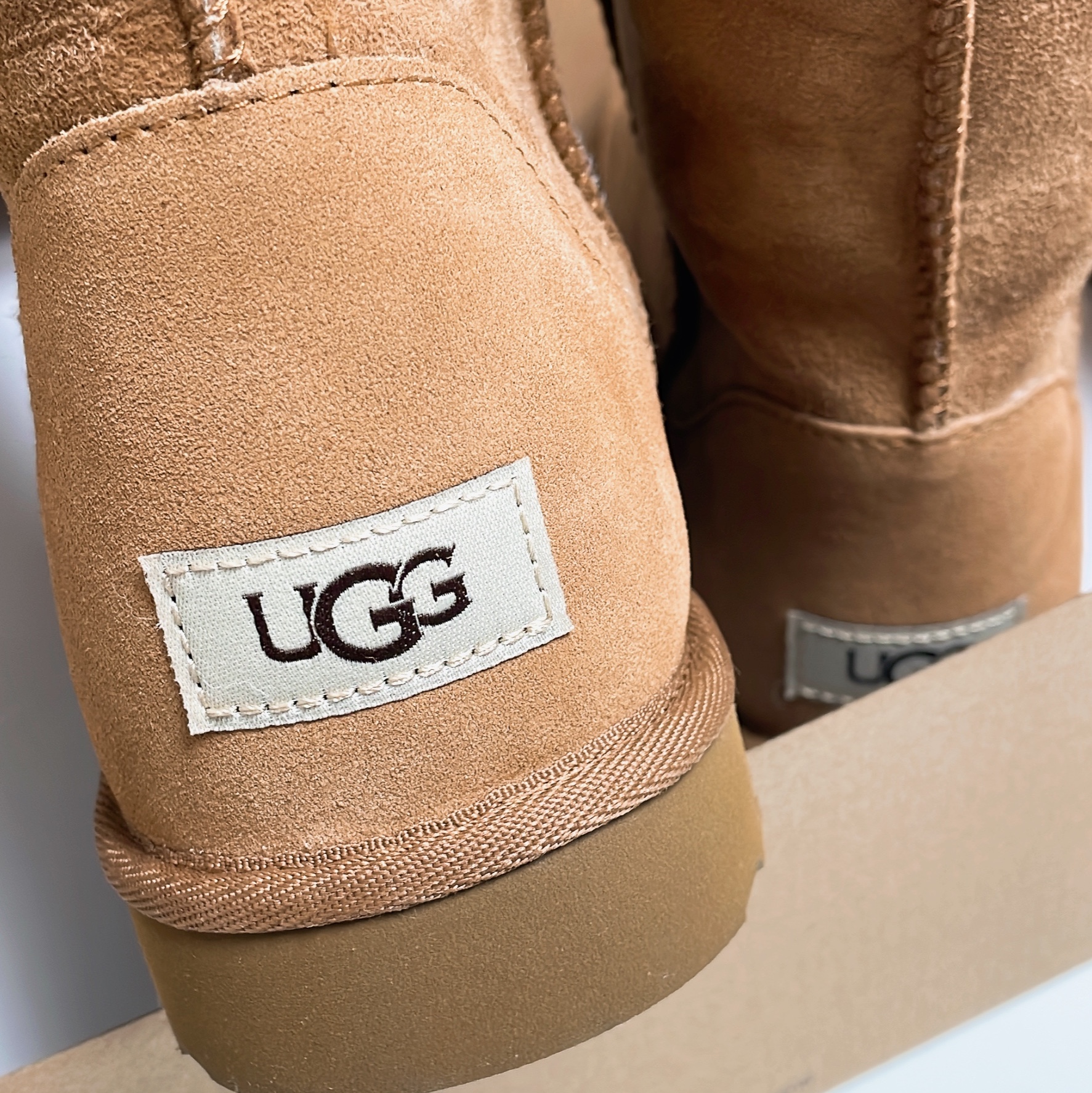 UGG Classic Short Boots Chestnut 착용 스타일