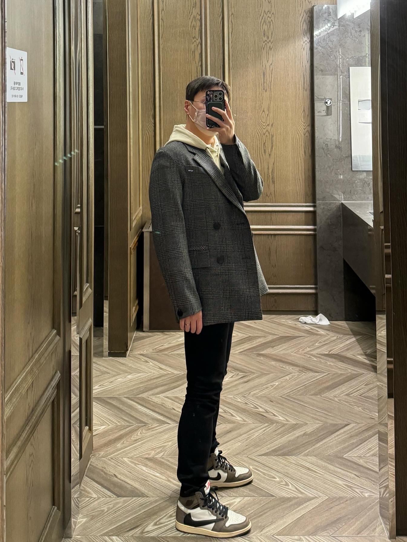 Wooyoungmi Flower Print Hoodie Ivory - 23SS, Jordan 1 x Travis Scott Retro High OG SP Mocha 착용 스타일 - 1