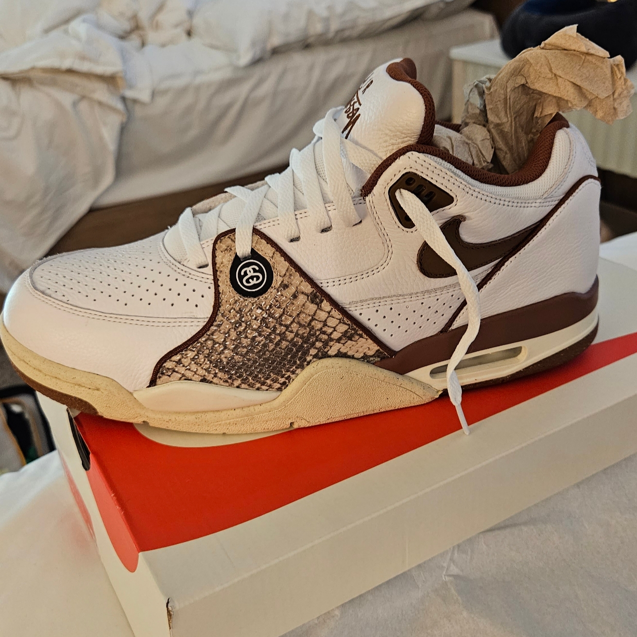 Nike x Stussy Air Flight 89 Low White and Pecan 착용 스타일 - 1