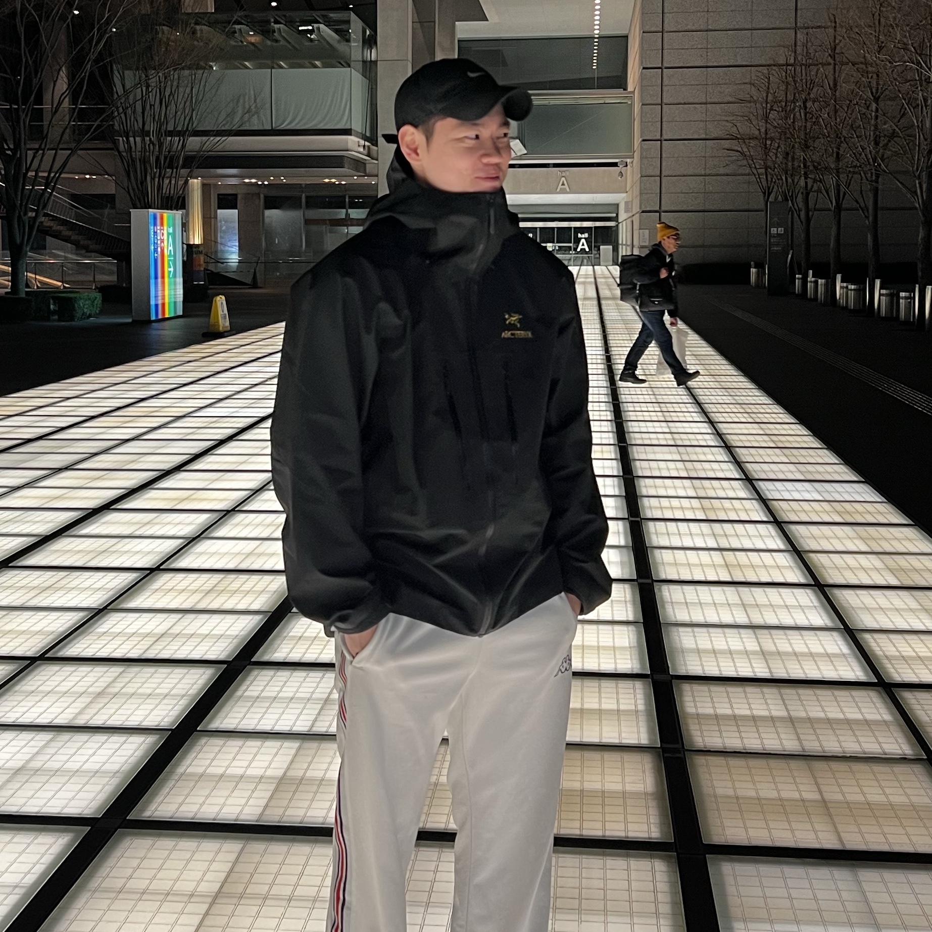 Arc'teryx Alpha SV Jacket 24K Black 착용 스타일