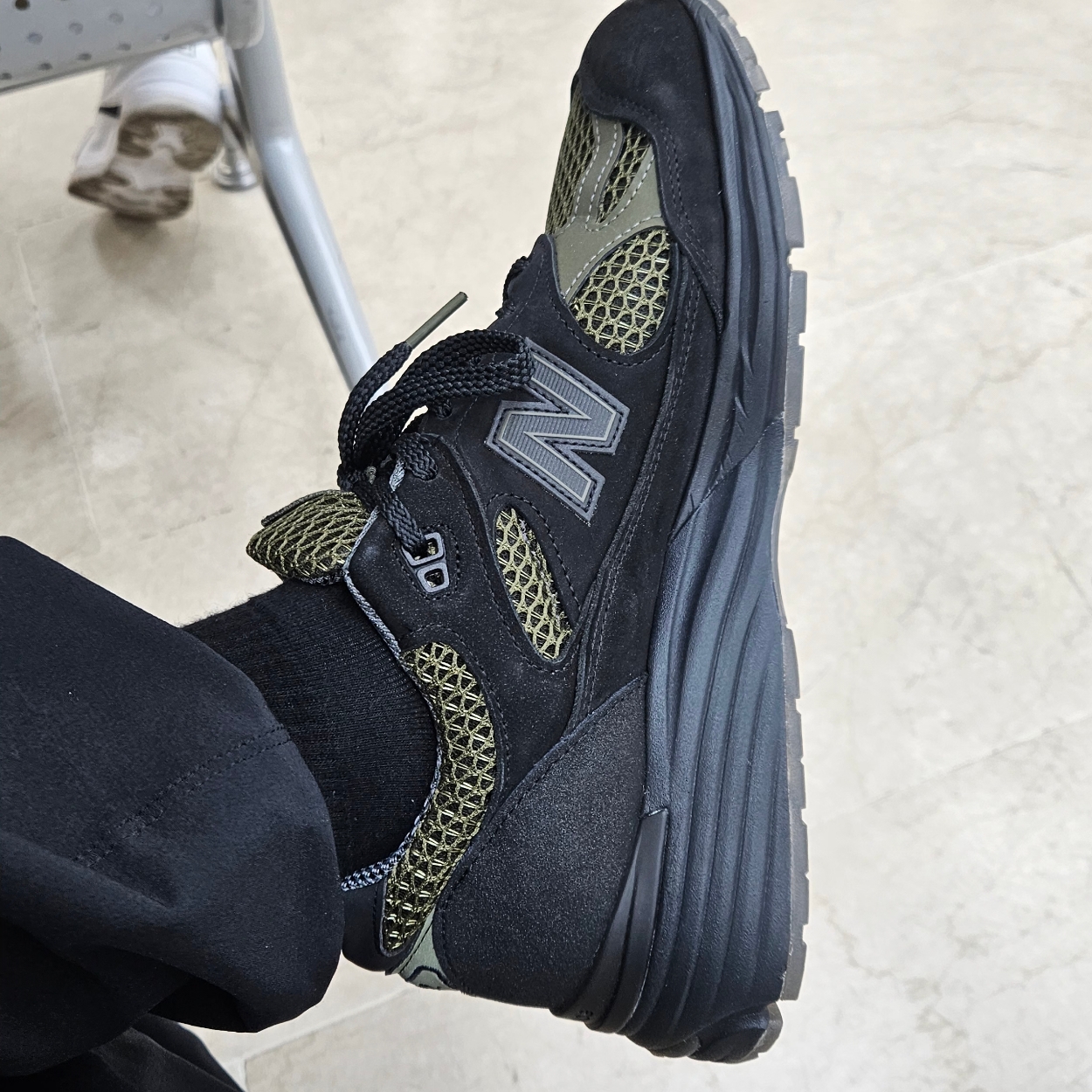 New Balance x Stone Island 991v2 Made in UK Black Olive Night 착용 스타일 - 1