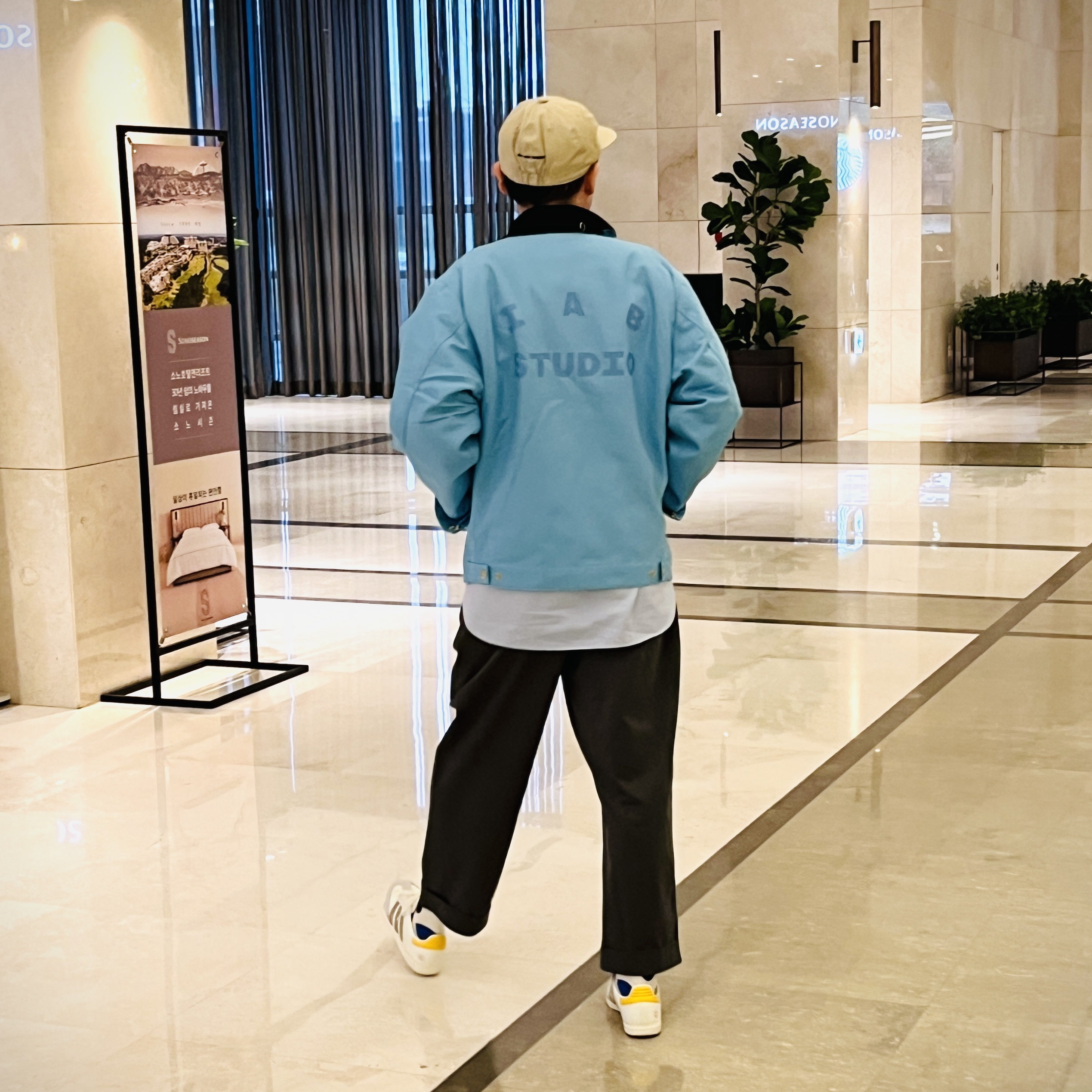 Carhartt WIP x IAB Studio OG Detroit Jacket Milky Blue, Adidas x Kasina Samba Consortium Cup Off White Trace Khaki 착용 스타일 - 1