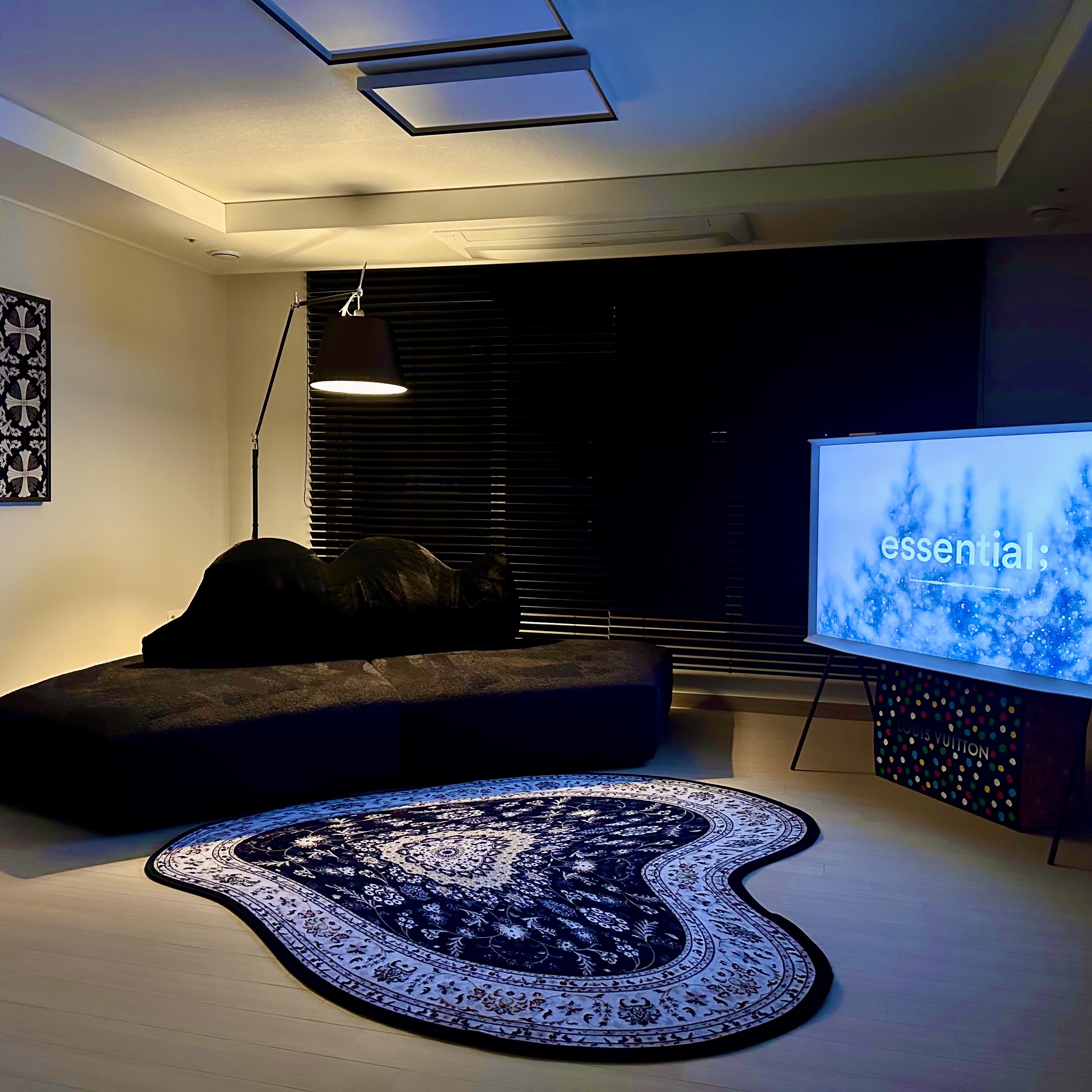 Say Touche Liquified Persian Rug Black (L) 착용 스타일